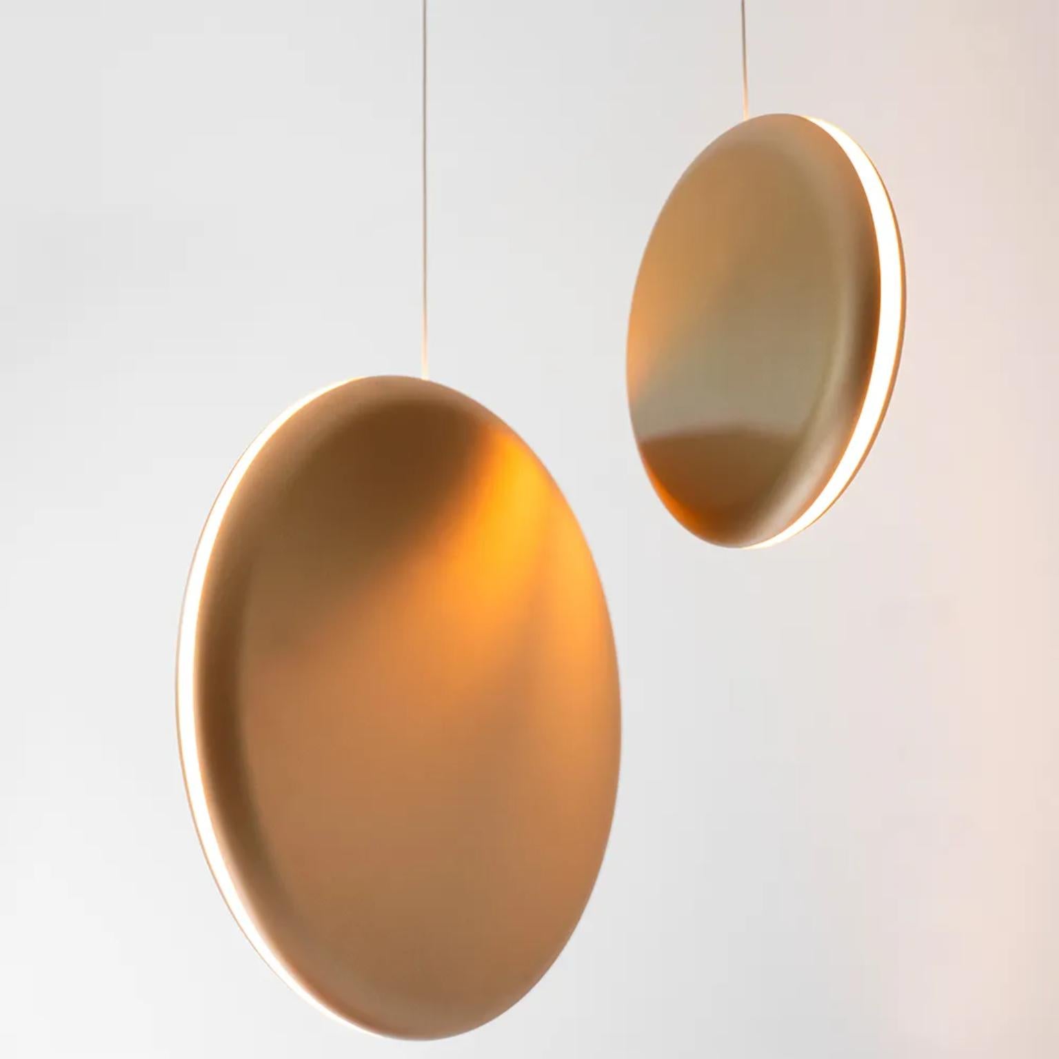 Postmoderno Lampada a sospensione Fenda Large di WJ Luminaire in vendita