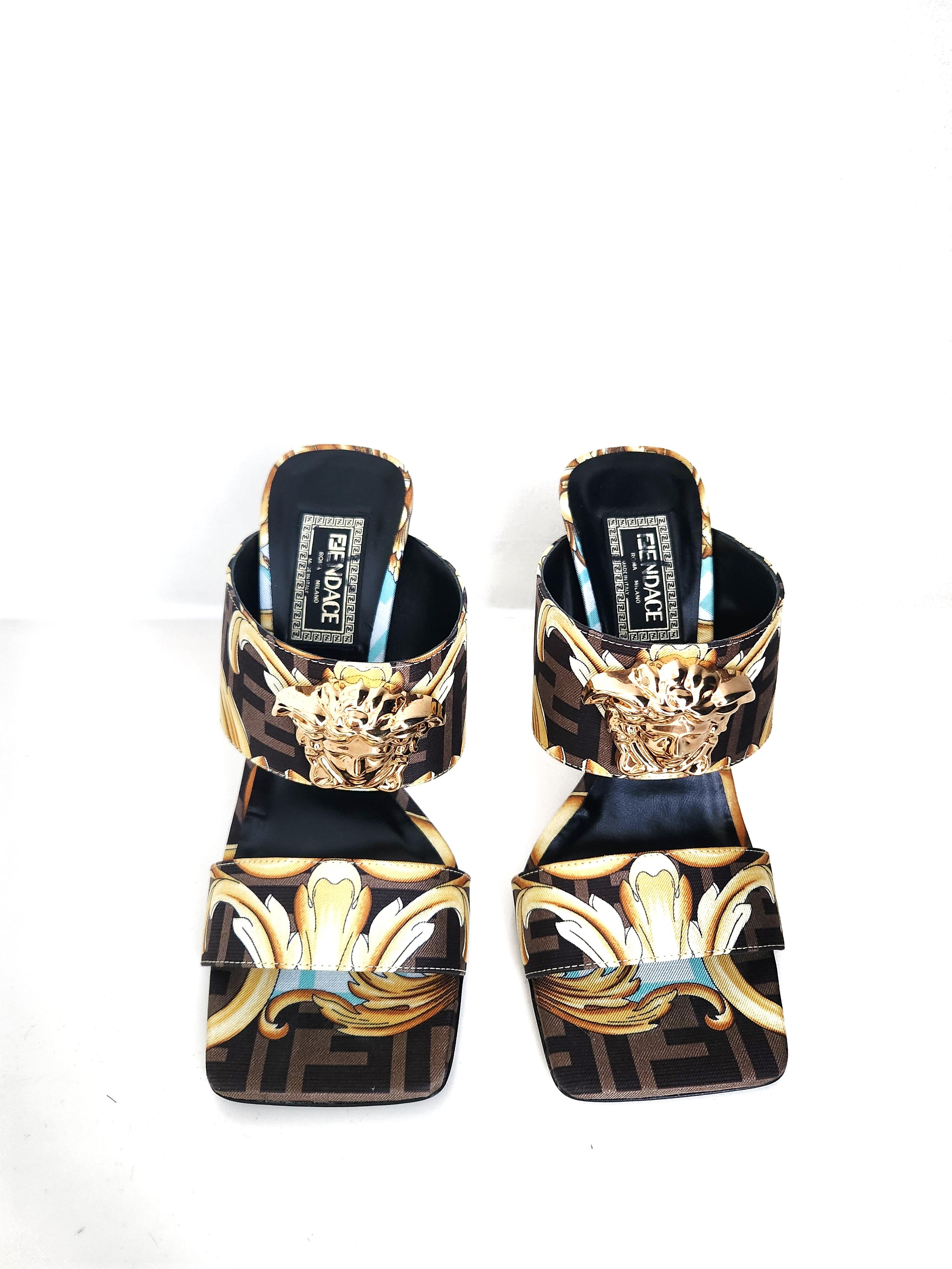 Fendace  Fendi X Versace Mules baroques Medusa en soie à talons hauts 36 Neuf - En vente à PUTNEY, NSW