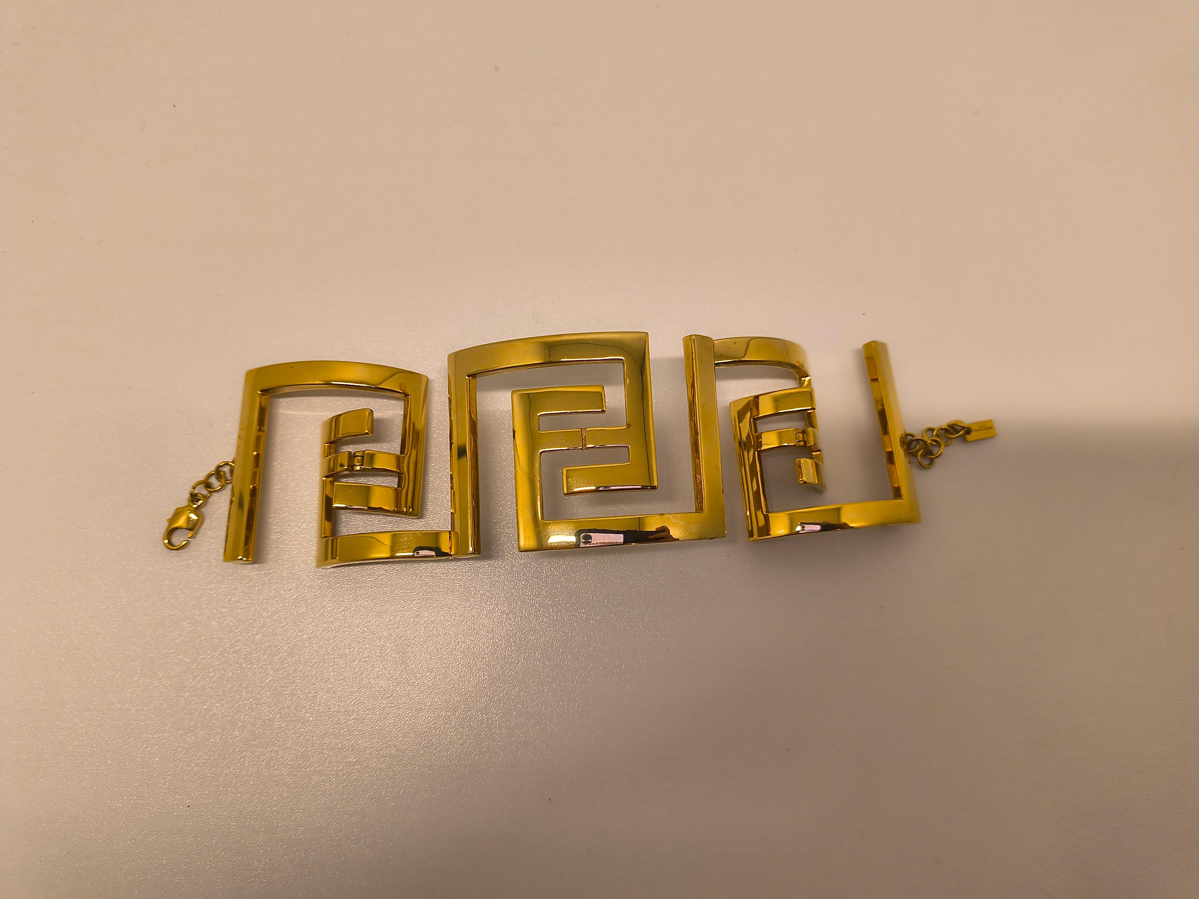Fendace Versace X Fendi Bracciale Zucca Largo Oro SOLD OUT RARO In condizioni buone in vendita a PUTNEY, NSW