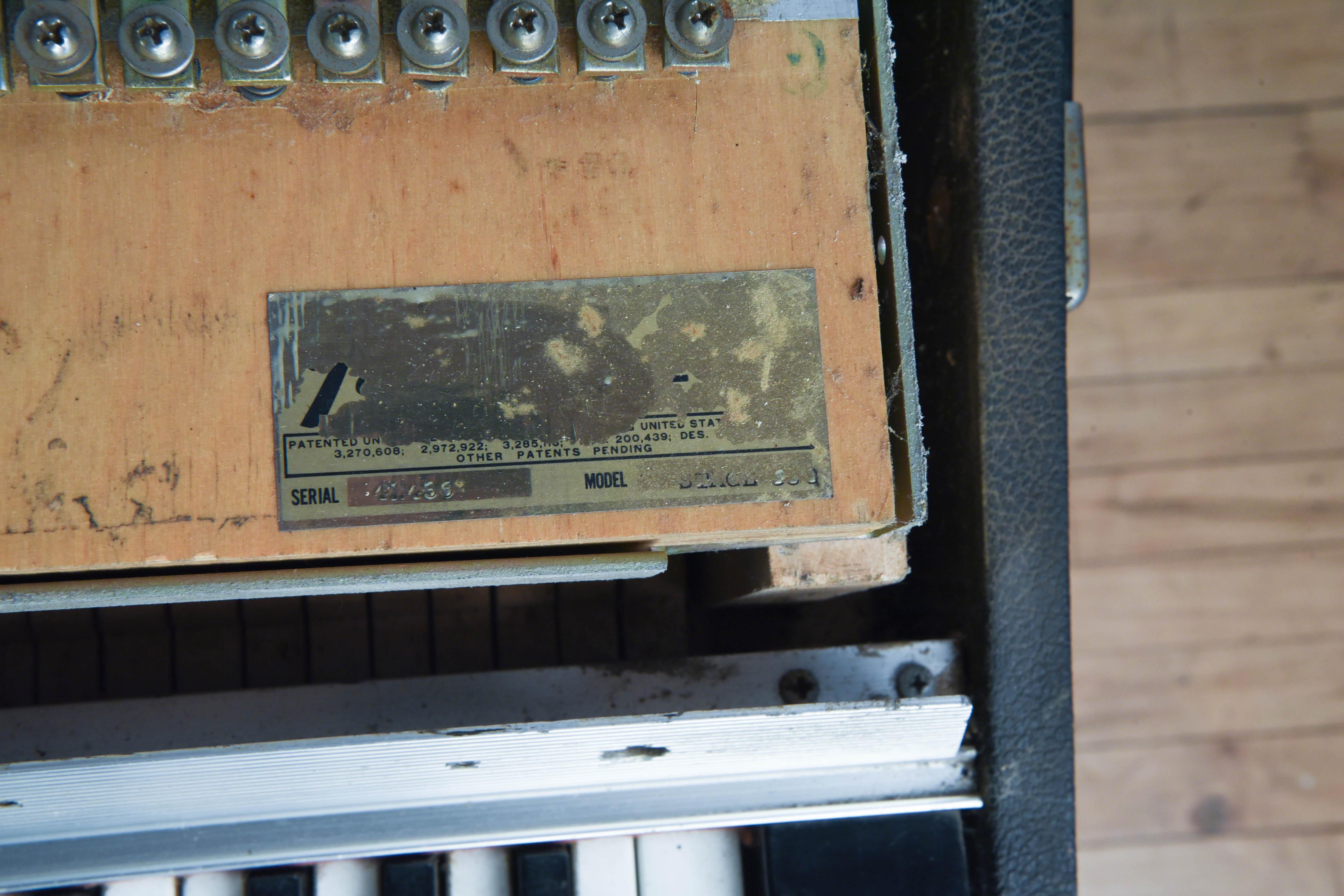 Huit-huit-huit pianos électriques Fender Rhodes 11