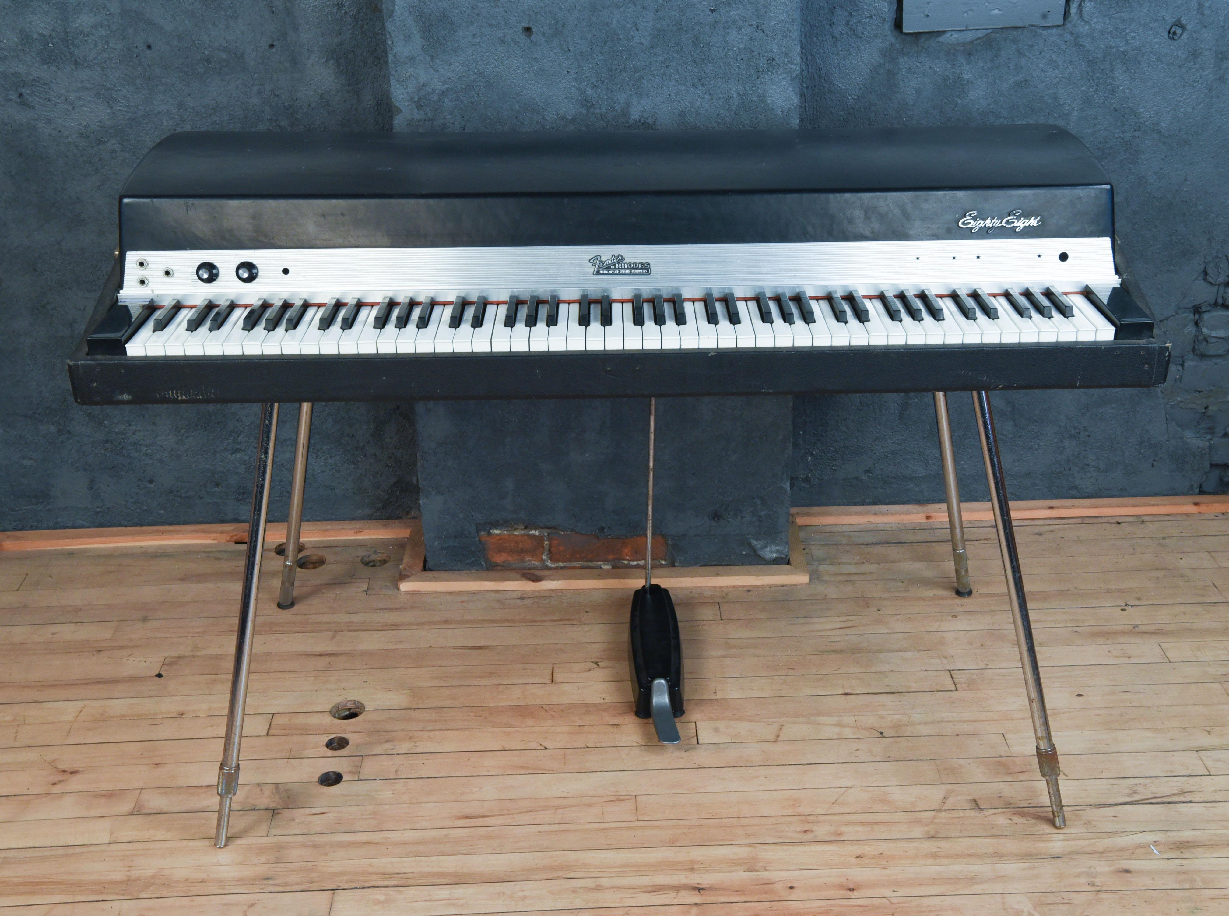 Huit-huit-huit pianos électriques Fender Rhodes Bon état à Norwalk, CT