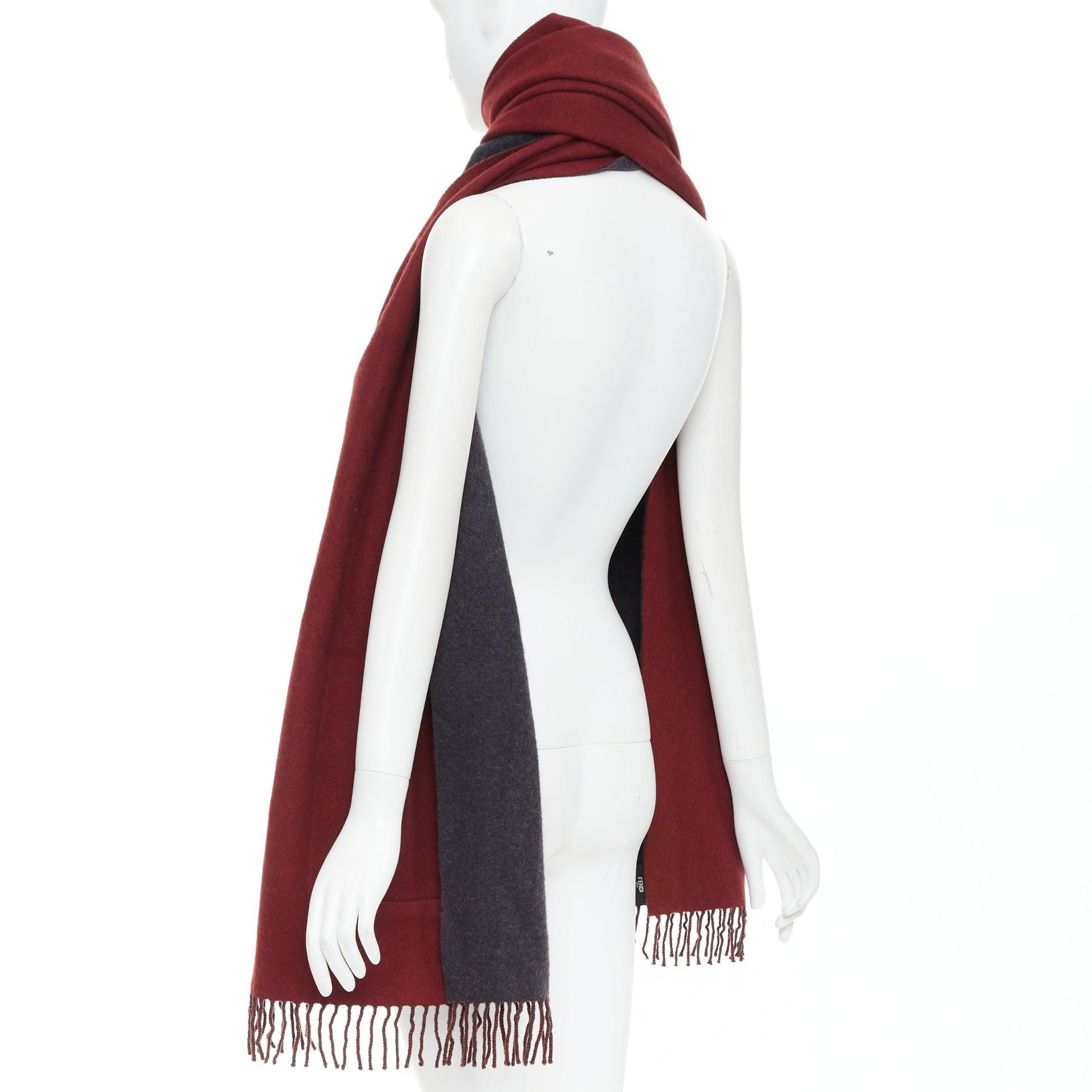 FENDI  100% cachemire bordeaux gris bicolore poche frangée écharpe longue en vente 1