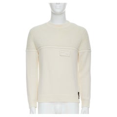 Fendi, maglione in 100% lana panna con logo applicato, IT46 S