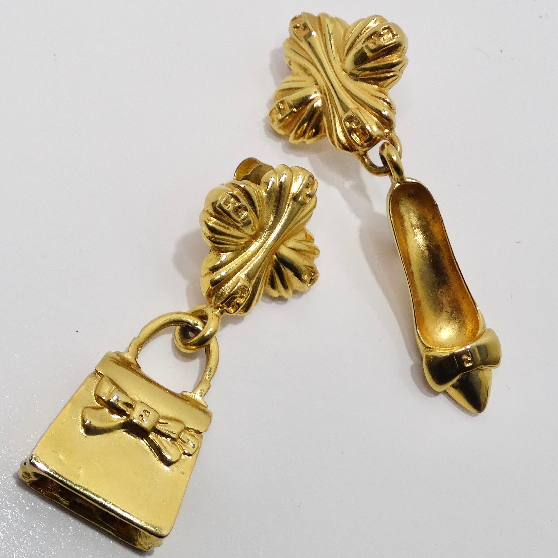 Wir präsentieren die Fendi 1980s Gold Tone Purse High Heel Earrings, ein verspieltes und stilvolles Accessoire, das die Essenz der ikonischen Designs von Fendi einfängt. Diese witzigen Ohrringe haben einen einzigartigen asymmetrischen Look und
