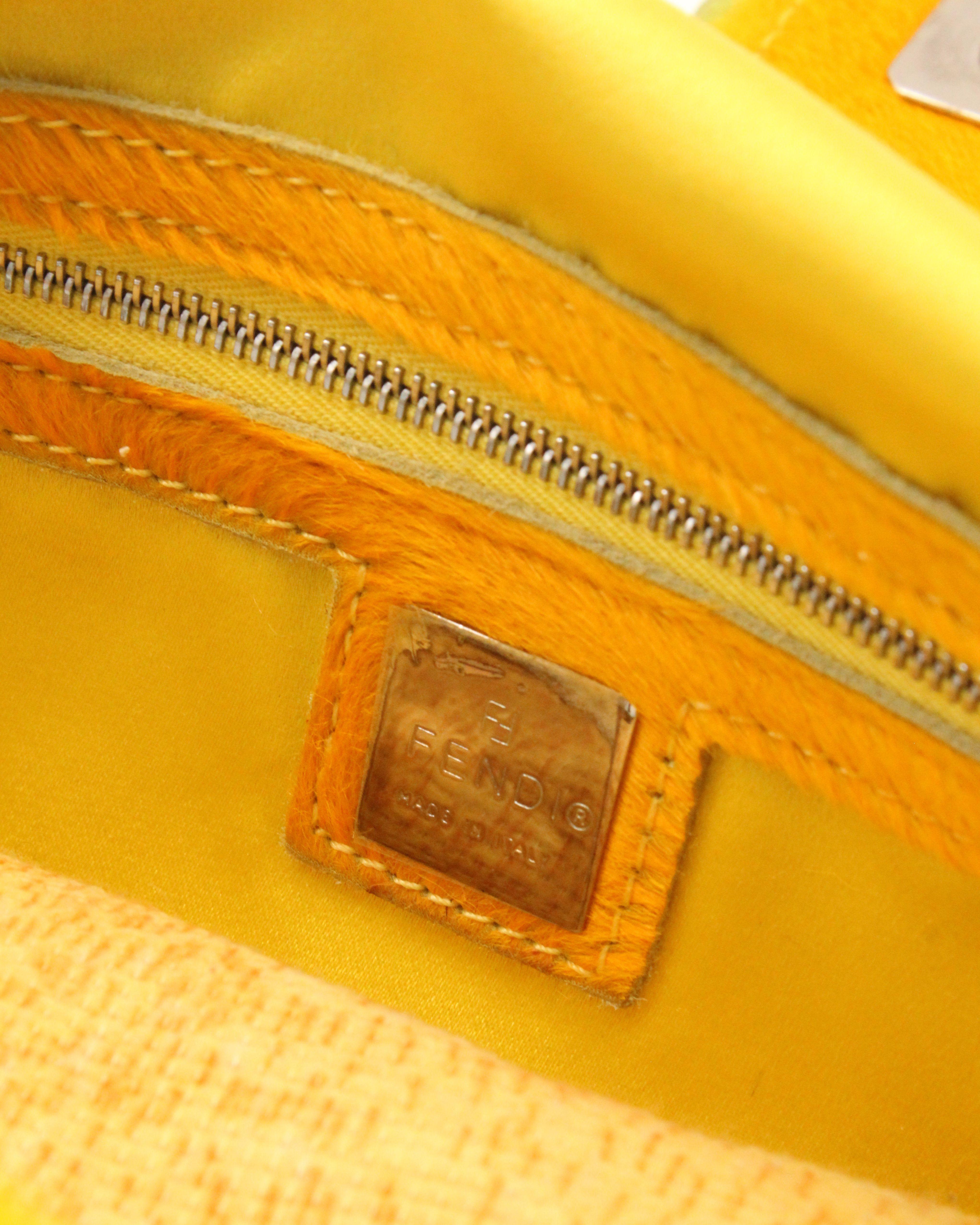 Fendi 1990 - Sac baguette avec logo et garniture en poils de poney perlés et brodés en vente 9