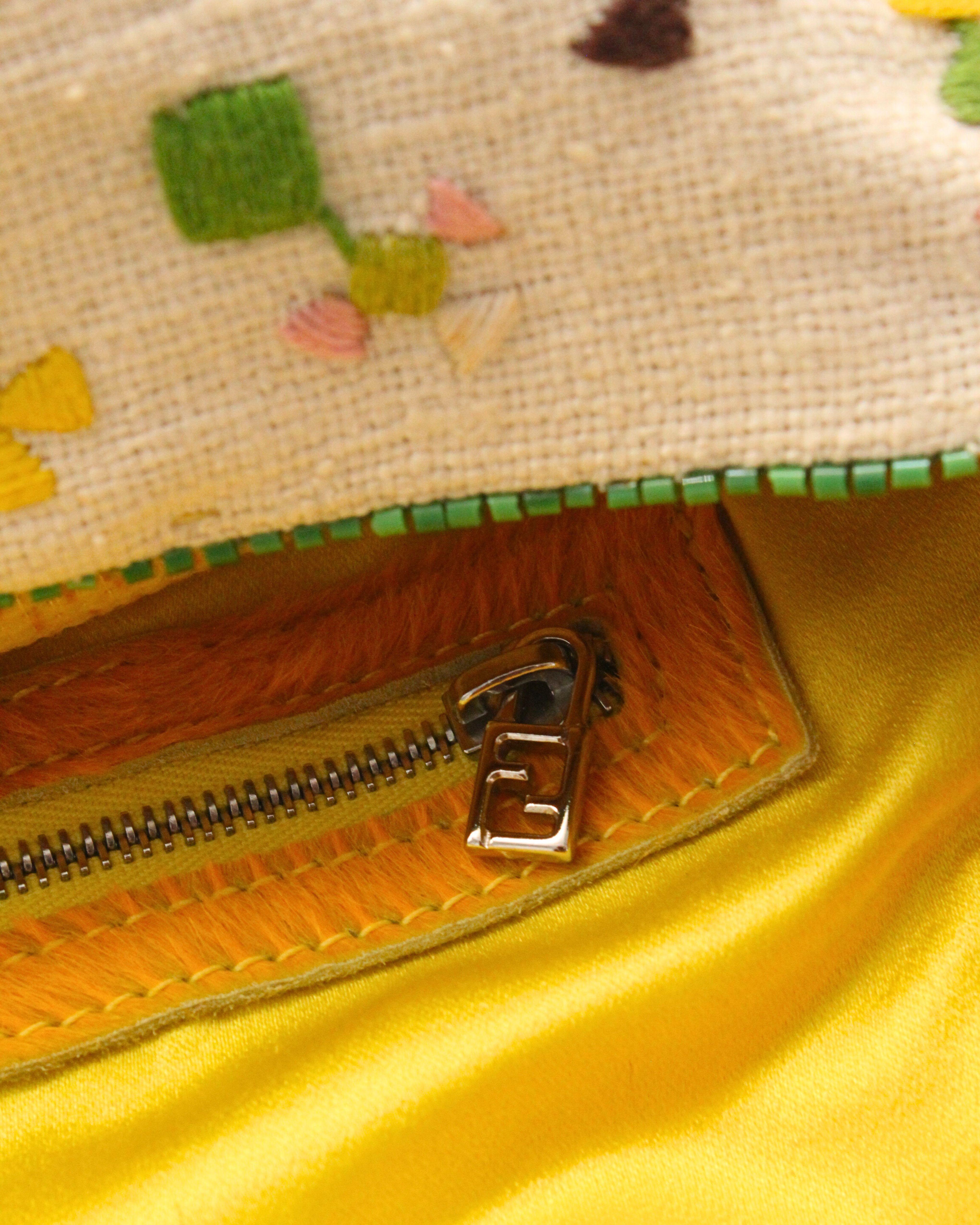 Fendi 1990 - Sac baguette avec logo et garniture en poils de poney perlés et brodés en vente 10
