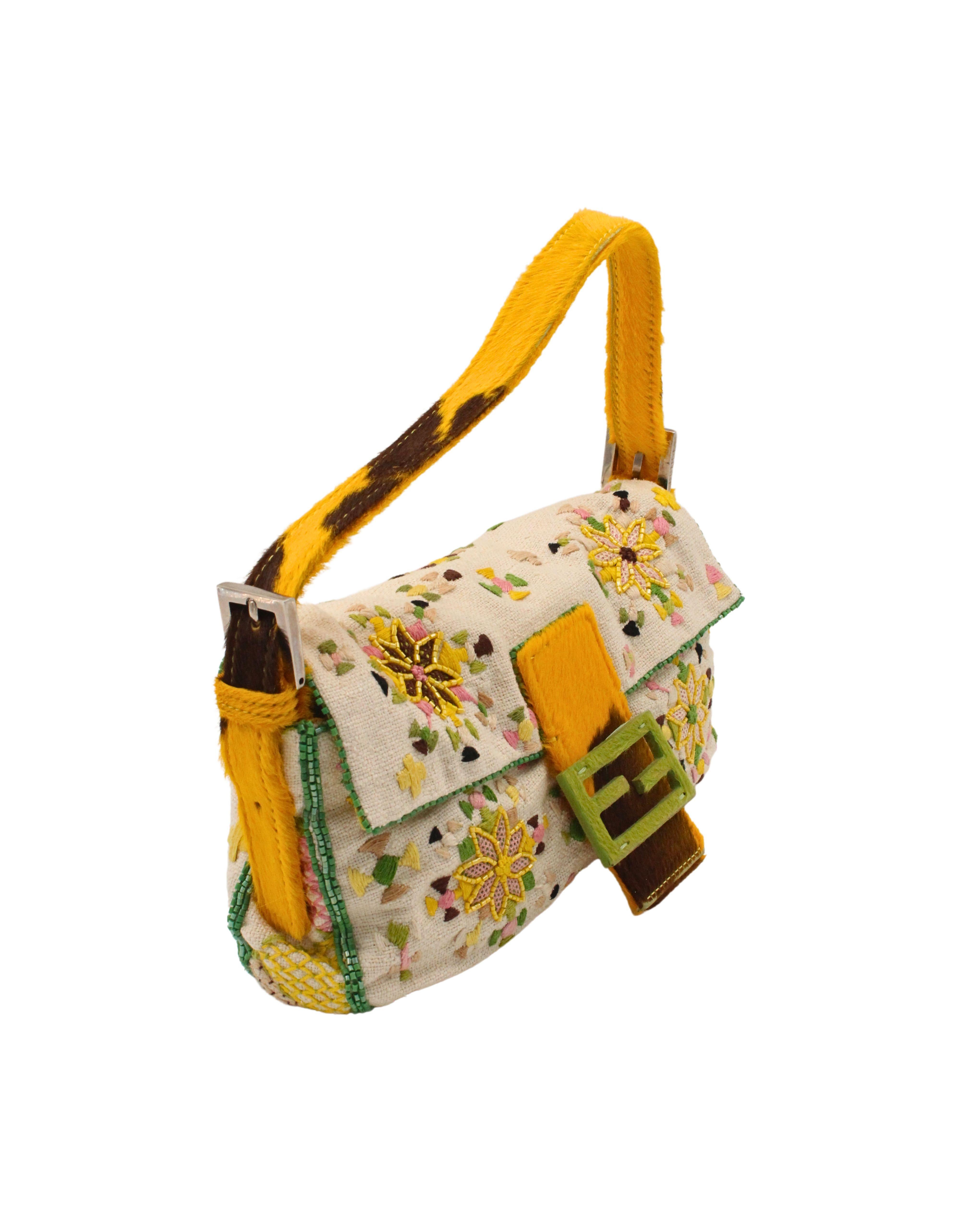 Fendi 1990 - Sac baguette avec logo et garniture en poils de poney perlés et brodés Unisexe en vente