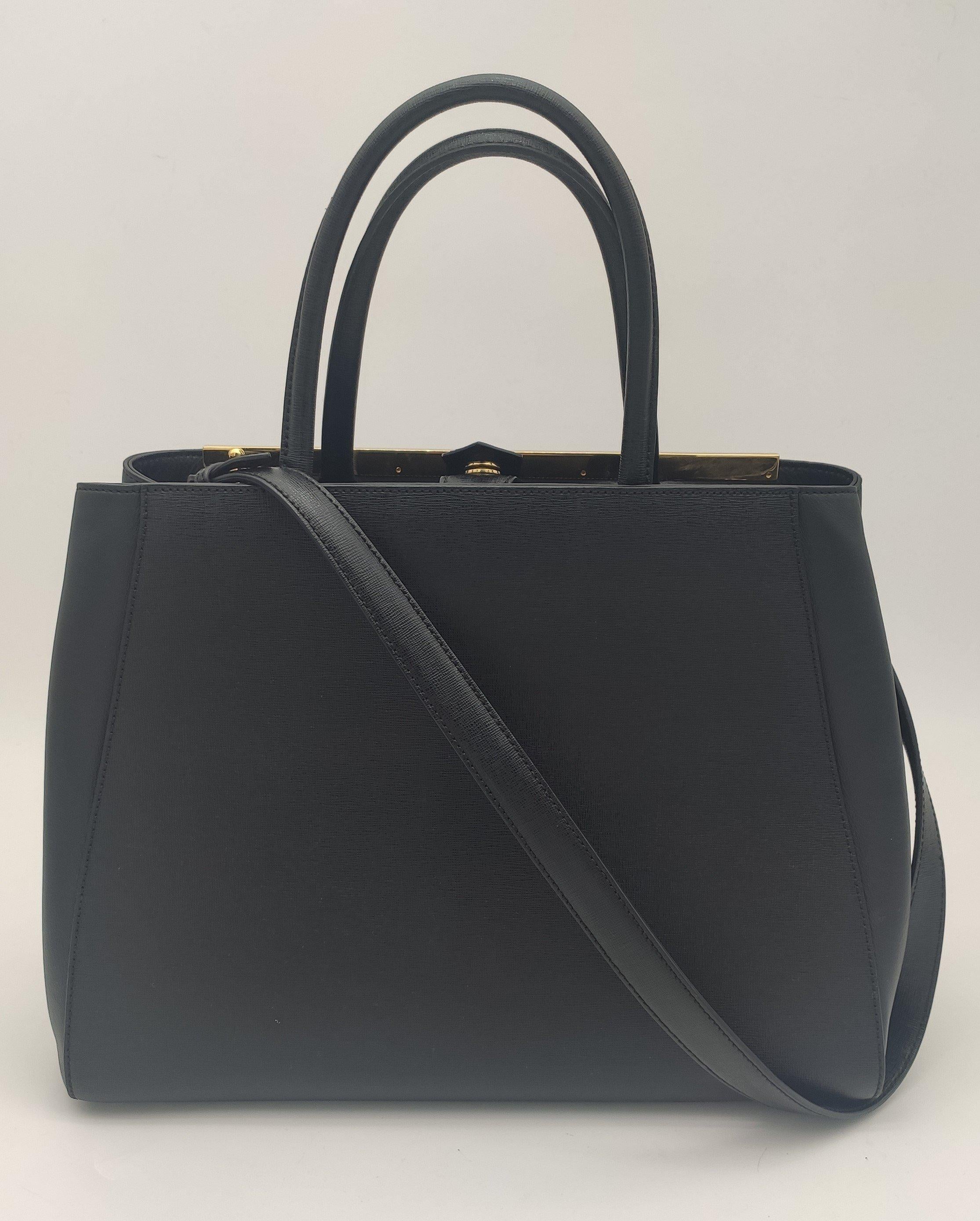 FENDI 2 jours Shoulder bag in Black Leather In Excellent Condition In Clichy, FR