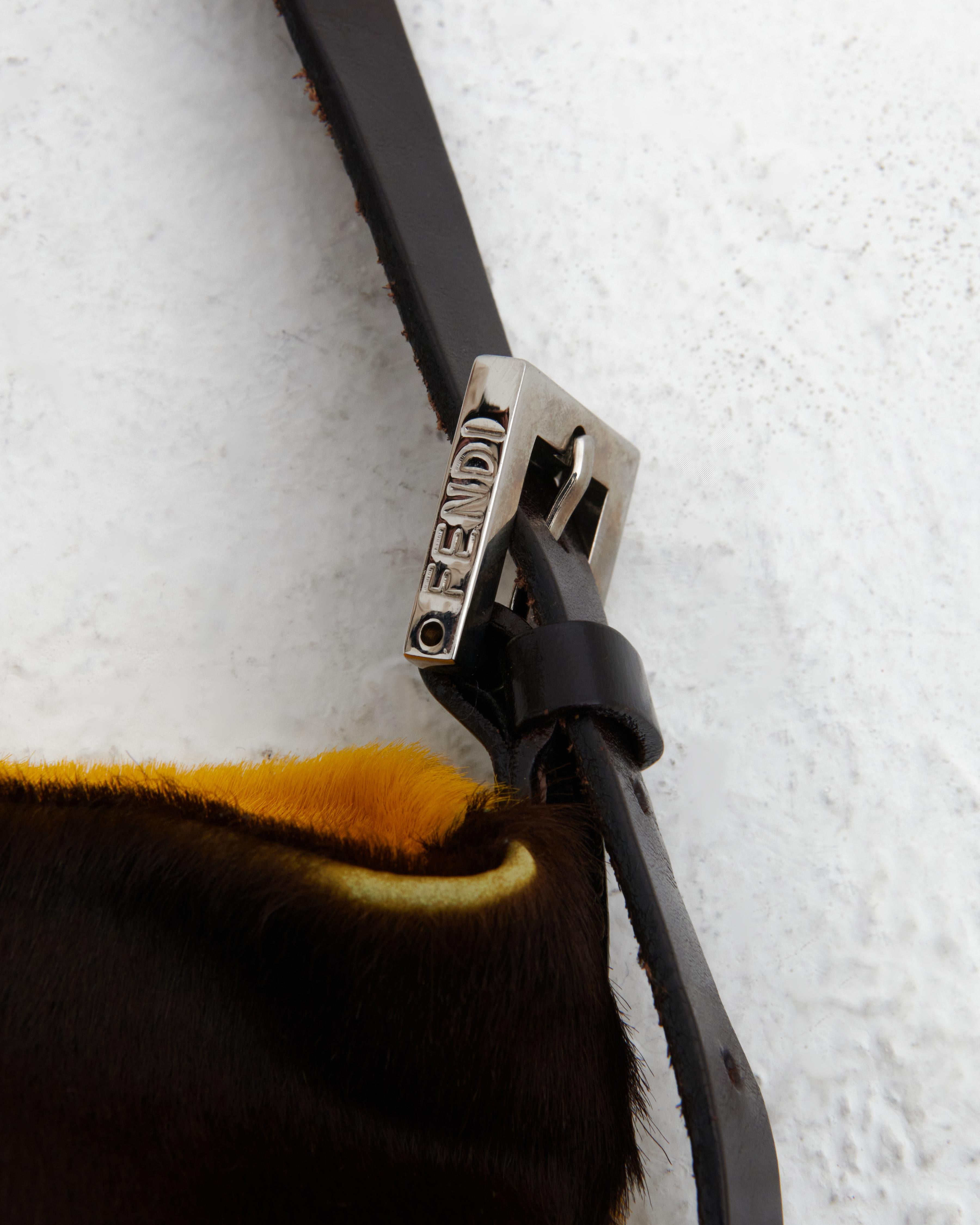Bolso cruzado Fendi 2000s Piel de becerro estampada en amarillo y marrón Black en venta