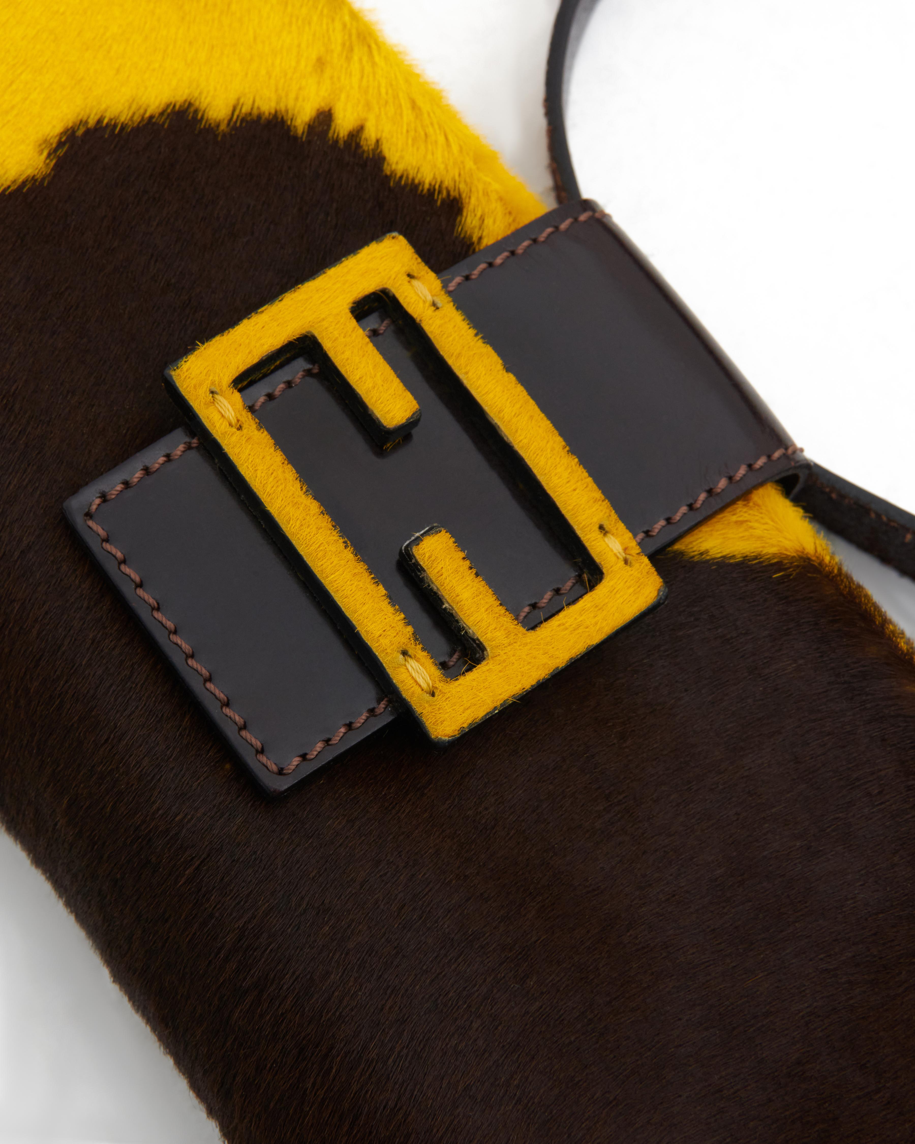Bolso cruzado Fendi 2000s Piel de becerro estampada en amarillo y marrón en Bueno estado para la venta en Milano, IT