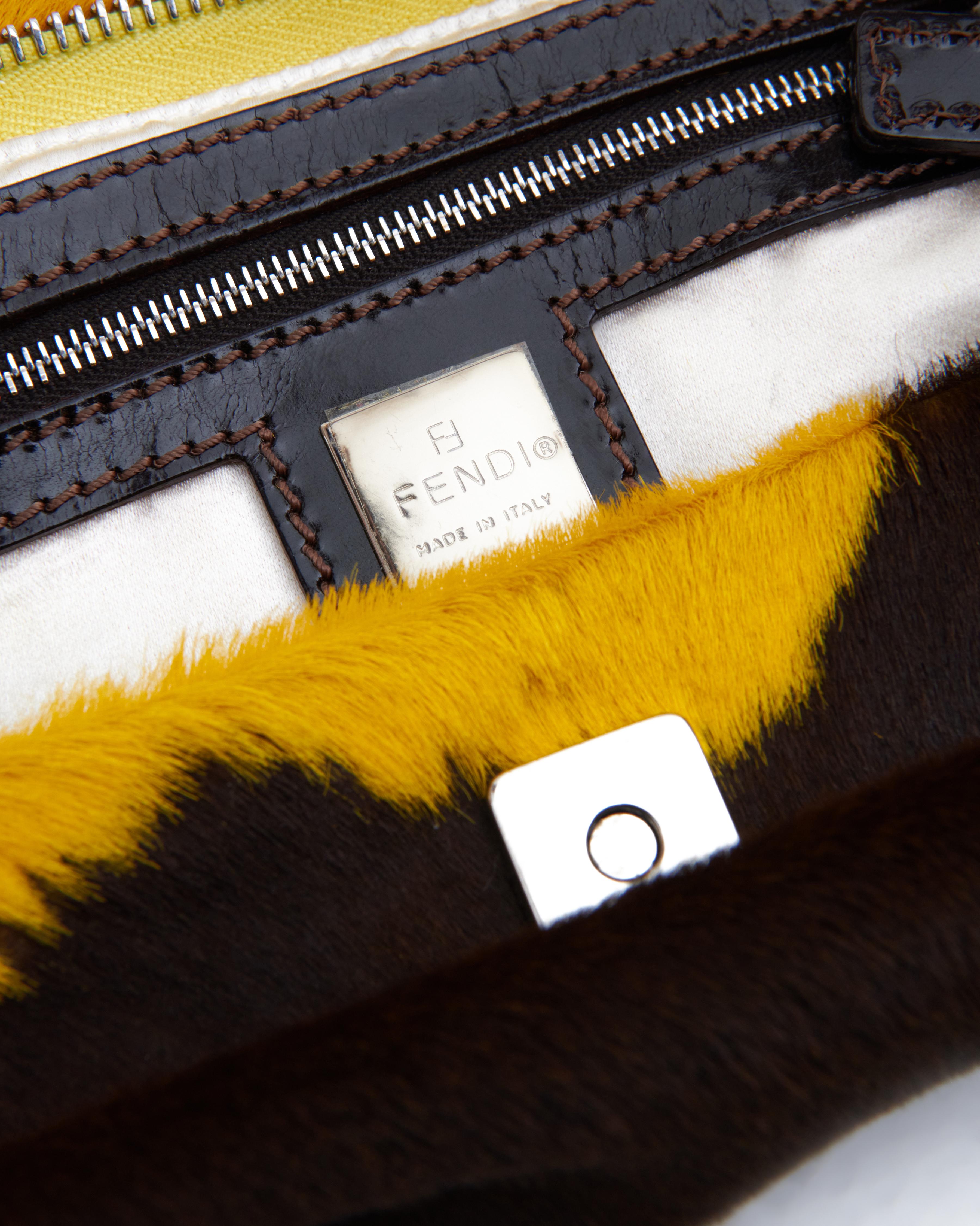 Bolso cruzado Fendi 2000s Piel de becerro estampada en amarillo y marrón en venta 1