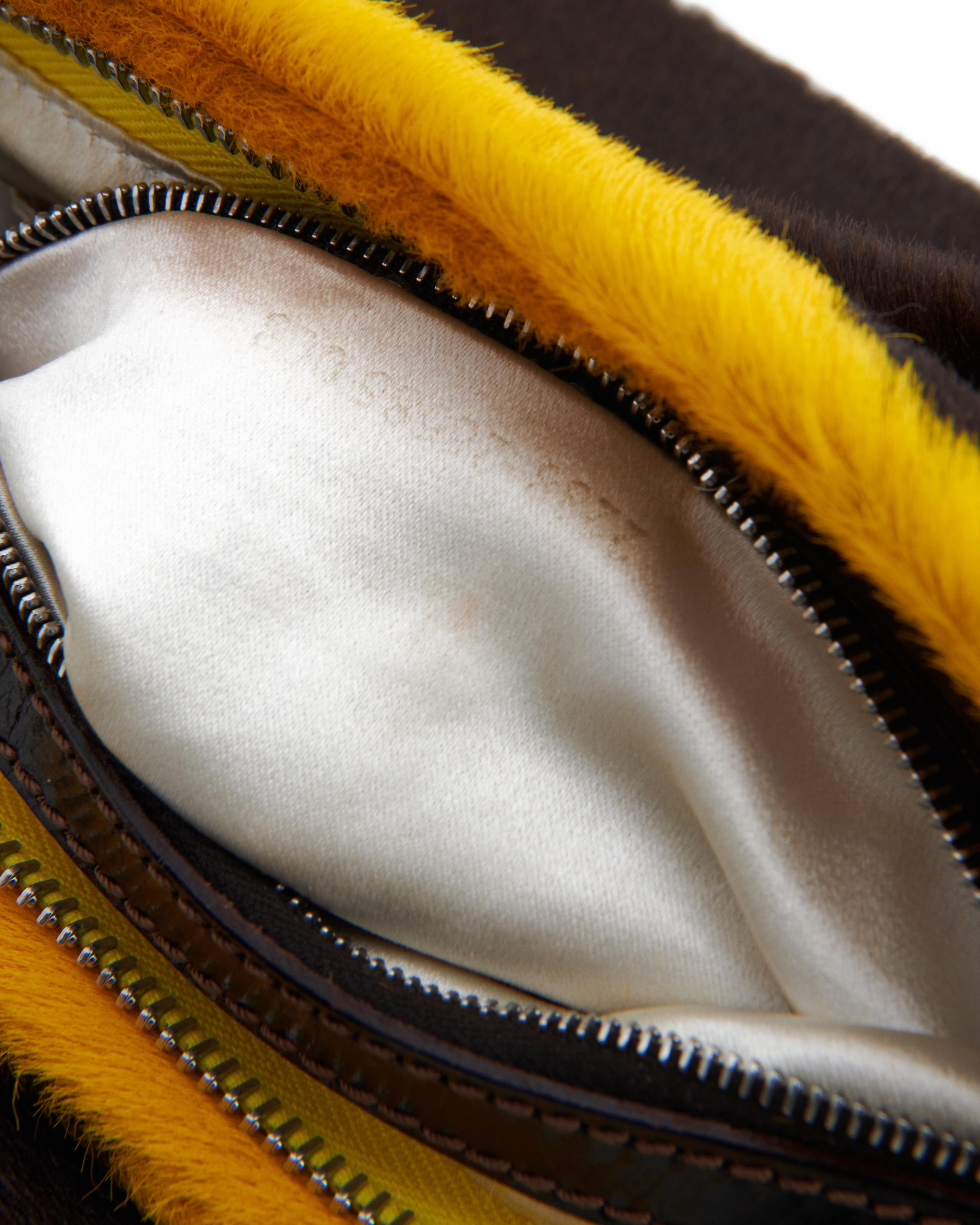 Bolso cruzado Fendi 2000s Piel de becerro estampada en amarillo y marrón en venta 2