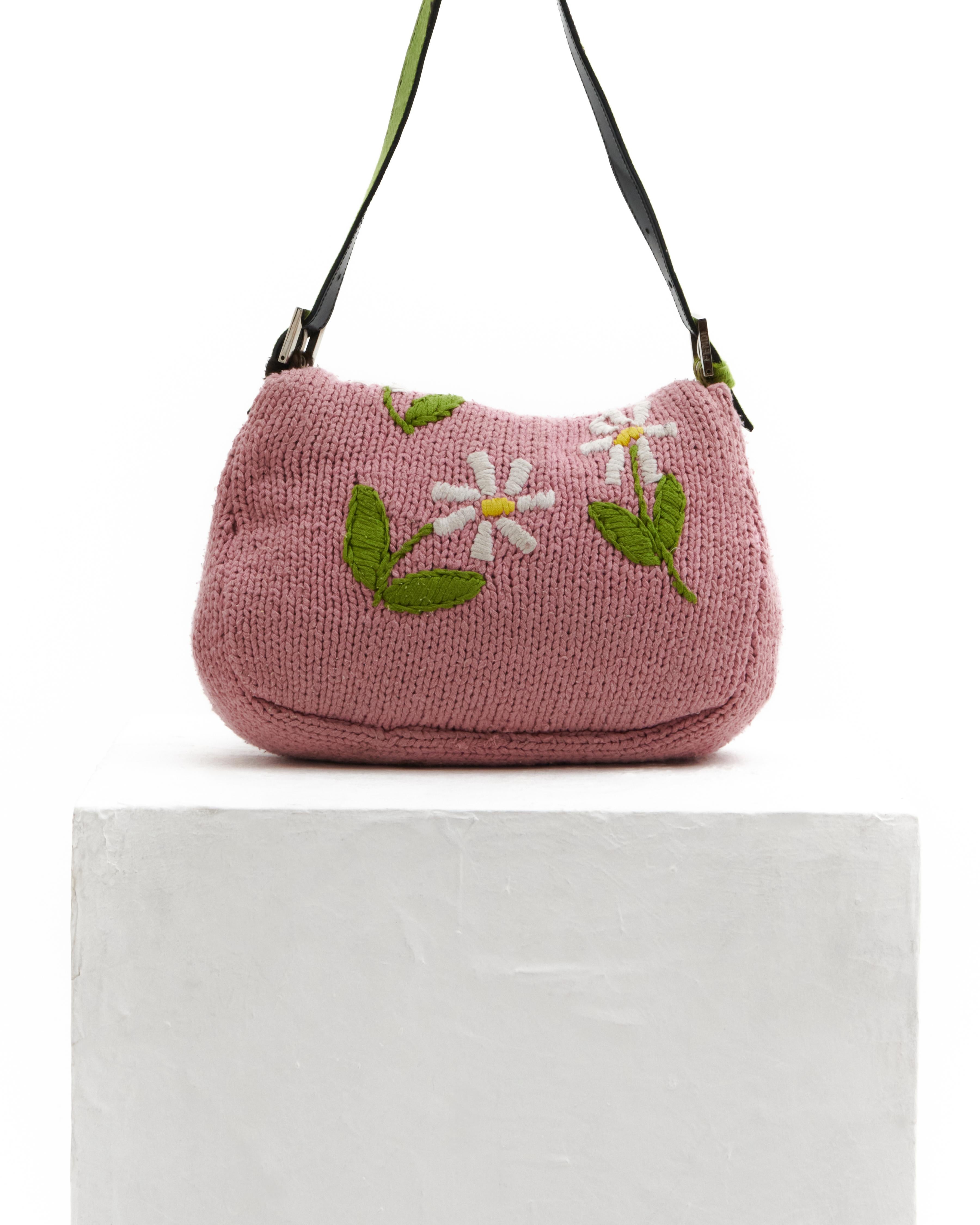 Fendi 2000s Pink knit floral embroidered mama baguette In Good Condition In Milano, IT