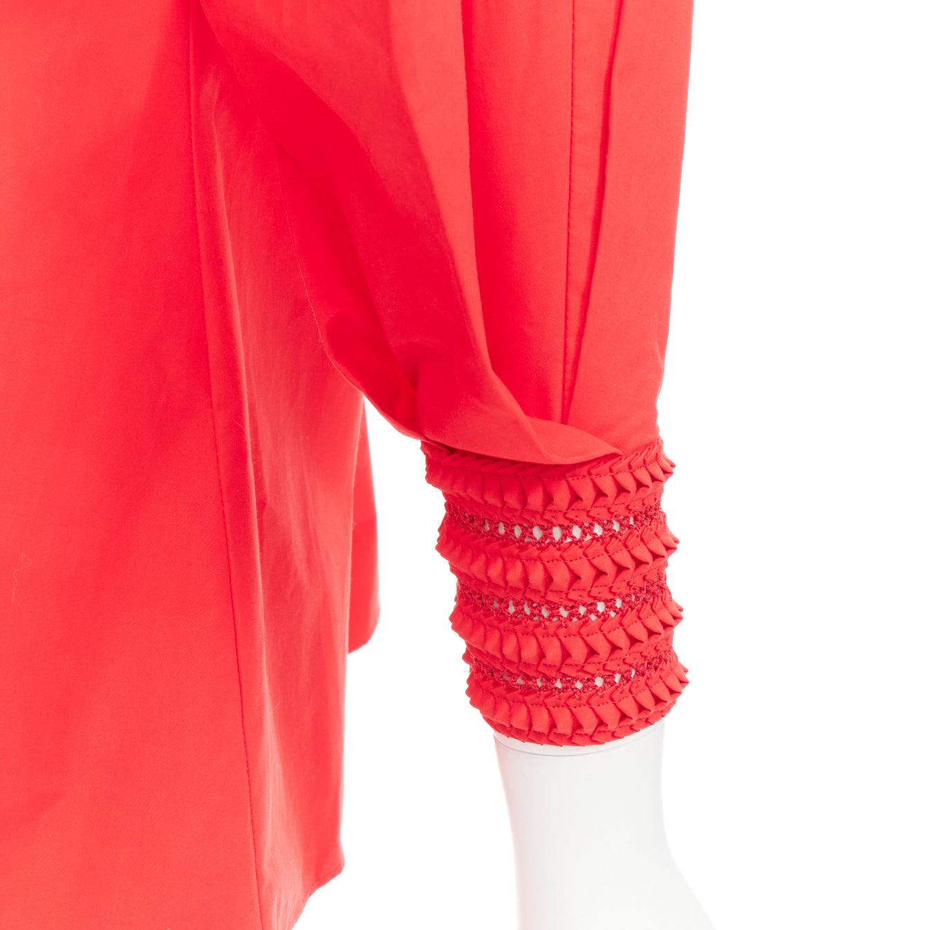FENDI 2016 Runway red cotton silk ruched knot weave high collar peasant tunic top IT38 XS
Reference: CC/A00413
Brand: Fendi
Collection: Spring 2016 - Runway
Material: Cotton, Silk
Color: Red
Pattern: Solid
Closure: Button
Extra Details: Elastic
