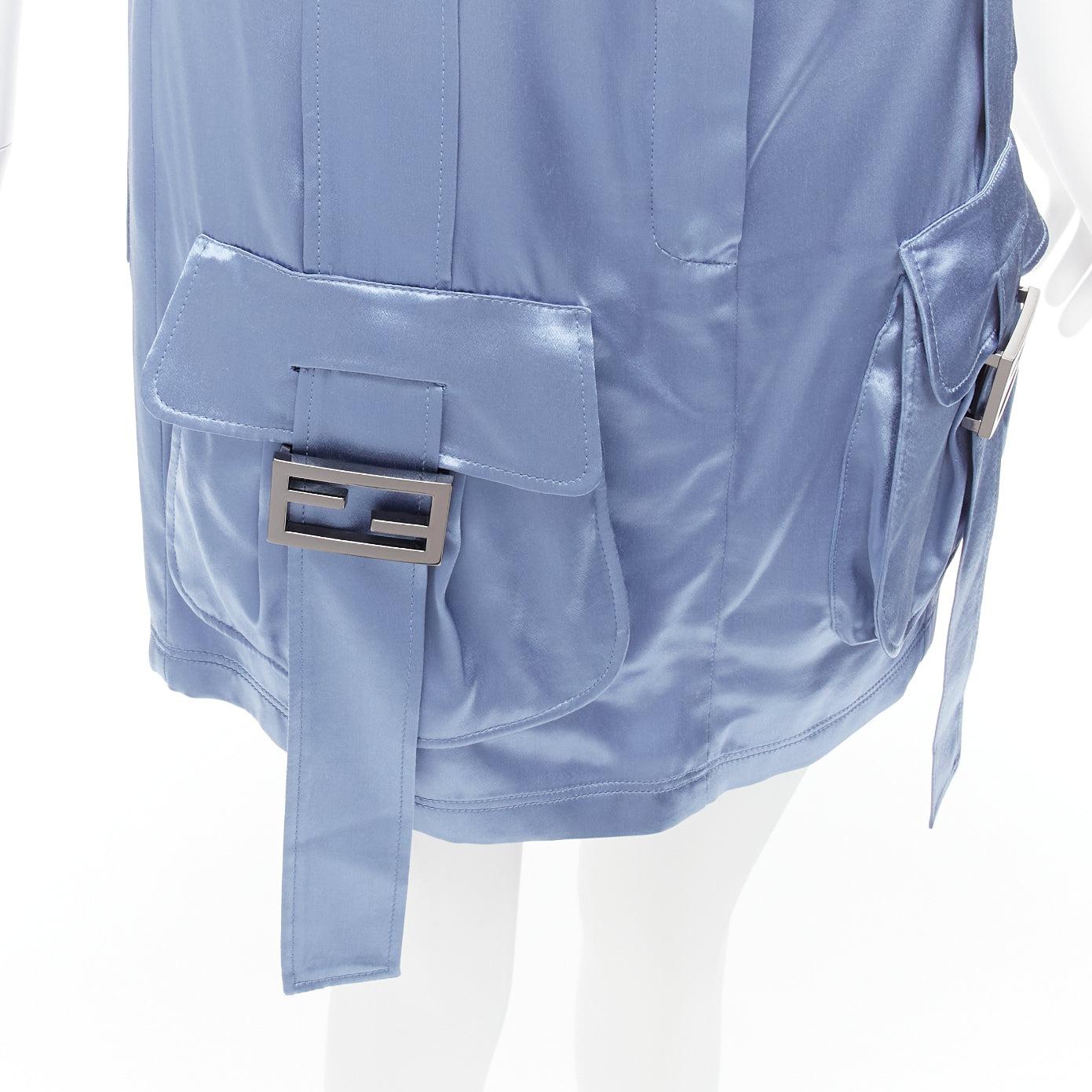FENDI 2023 Runway Baguette blue satin FF buckle cargo pocket skirt IT38 XS
Reference: TGAS/D00796
Brand: Fendi
Designer: Kim Jones
Collection: AW 2023 - Runway
Material: Viscose
Color: Blue
Pattern: Solid
Closure: Zip Fly
Lining: Blue Fabric
Extra