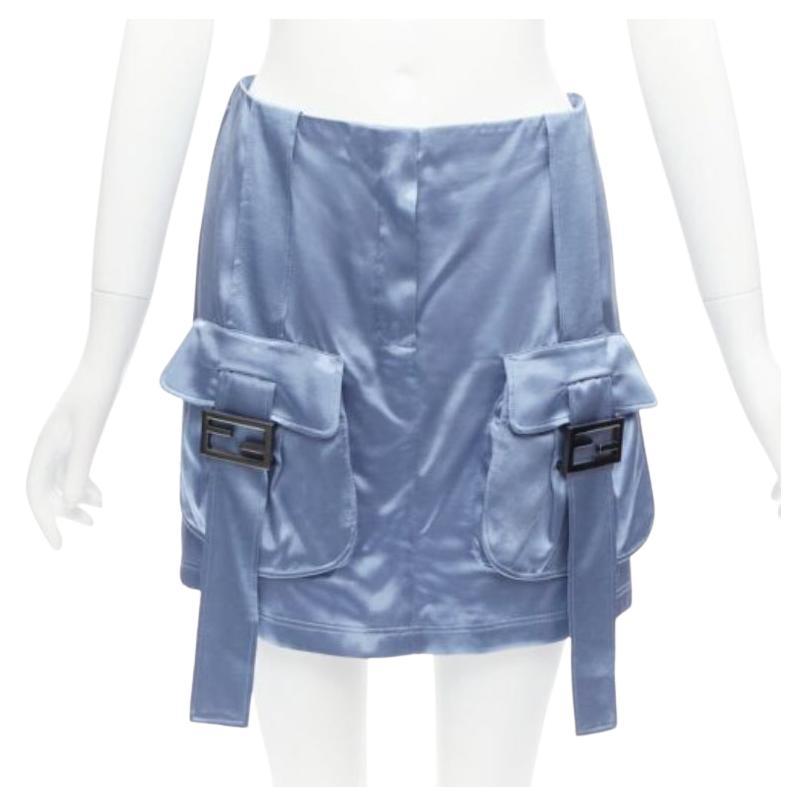 FENDI 2023 Runway Sacuette bleu satin FF à boucle de poche cargo IT38 XS en vente