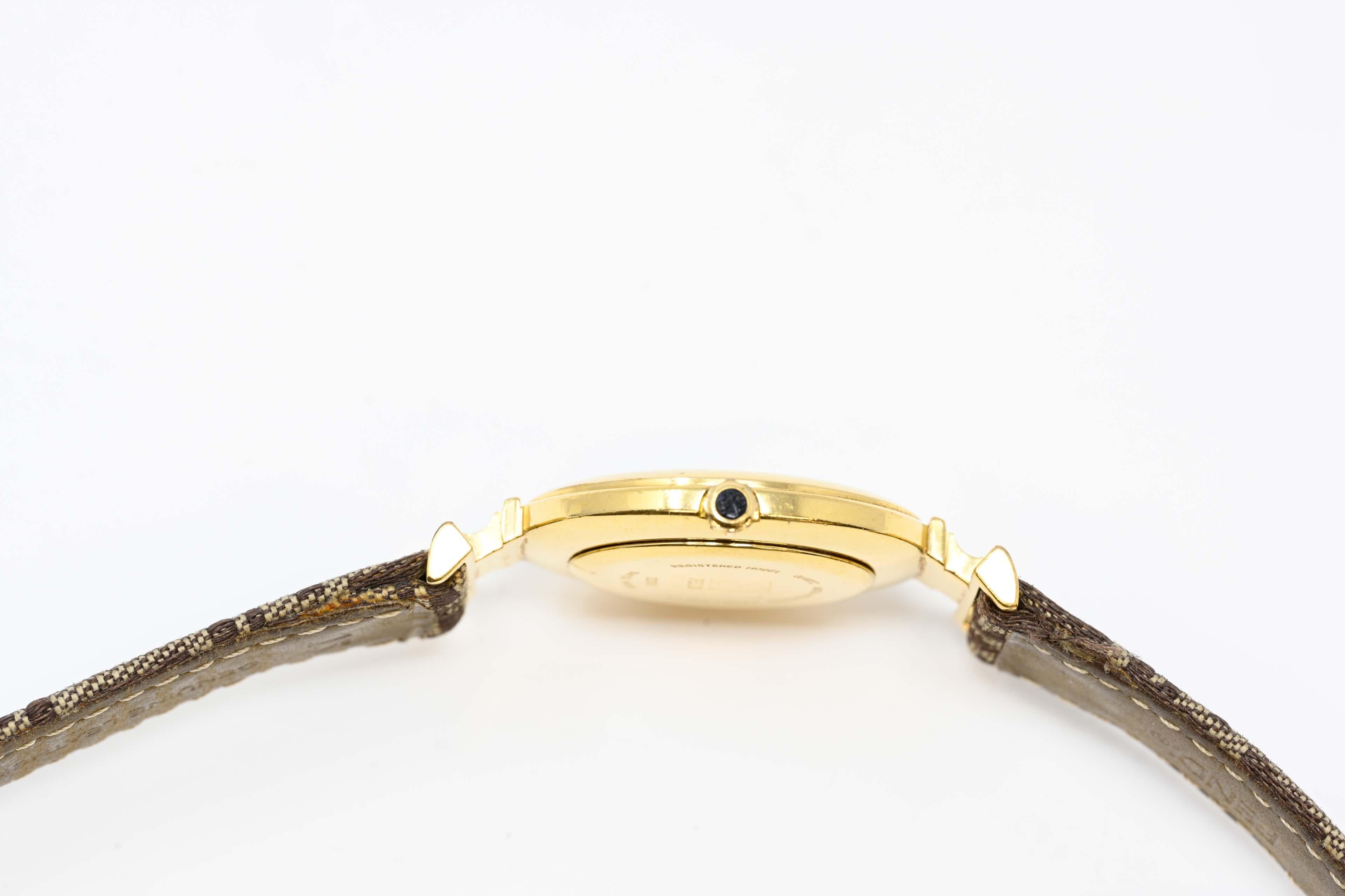 Fendi 320G Damenuhr mit Monogramm-Zifferblatt/Armband im Zustand „Gut“ in Montreal, QC