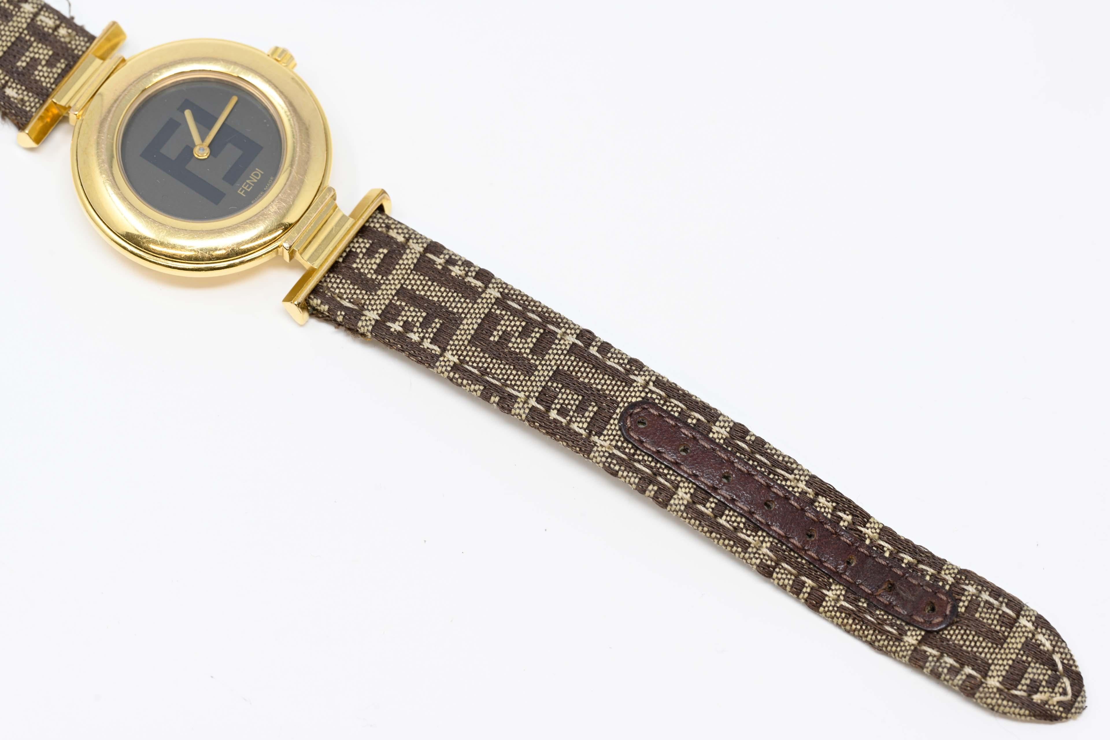 Fendi 320G Damenuhr mit Monogramm-Zifferblatt/Armband 2