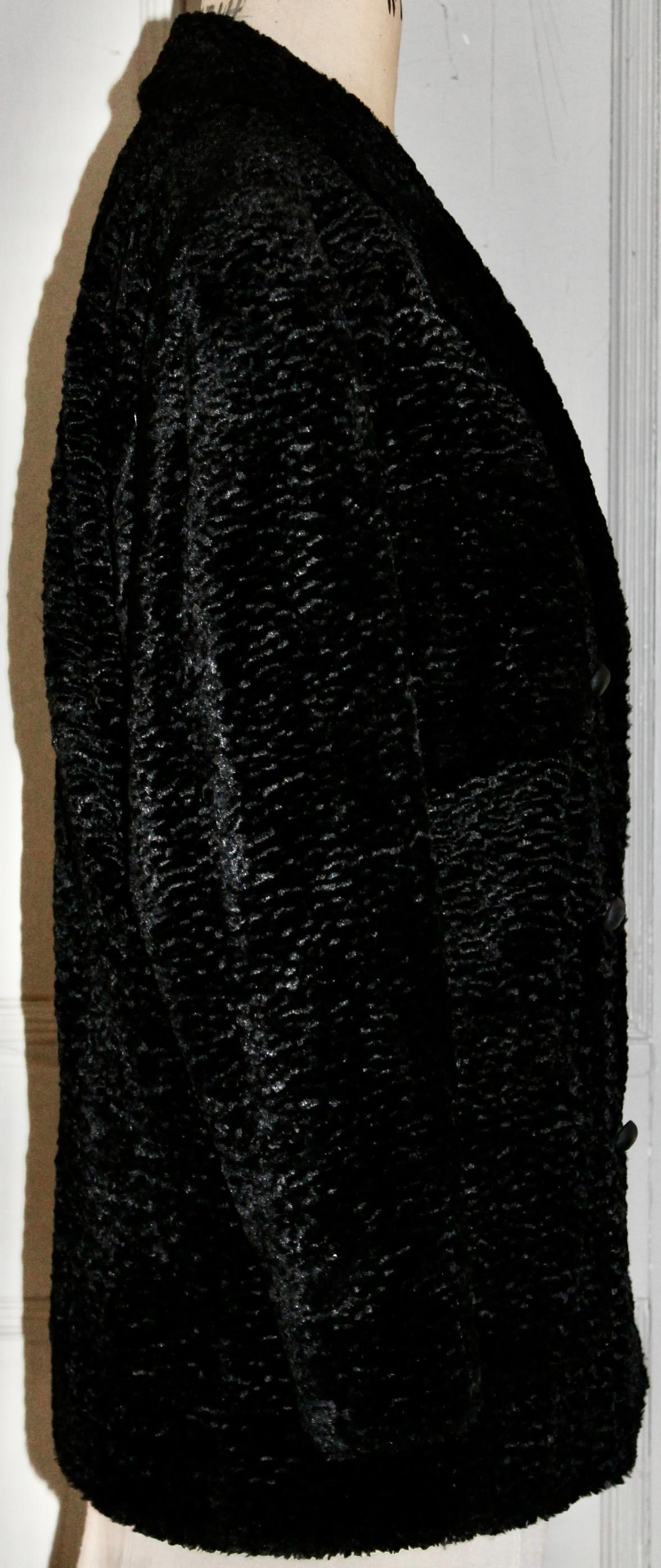 Fendi 365 Karl Lagerfeld Schwarzer Kurzer Mantel aus Kunstgewebe Astrakhan  im Angebot 7