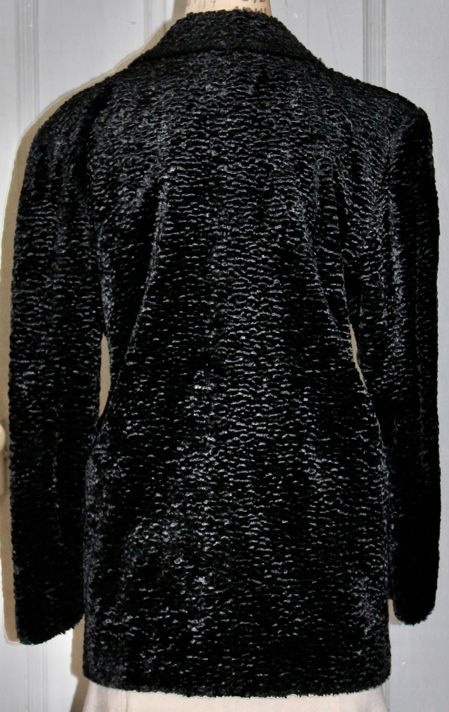 Fendi 365 Karl Lagerfeld Schwarzer Kurzer Mantel aus Kunstgewebe Astrakhan  im Angebot 8