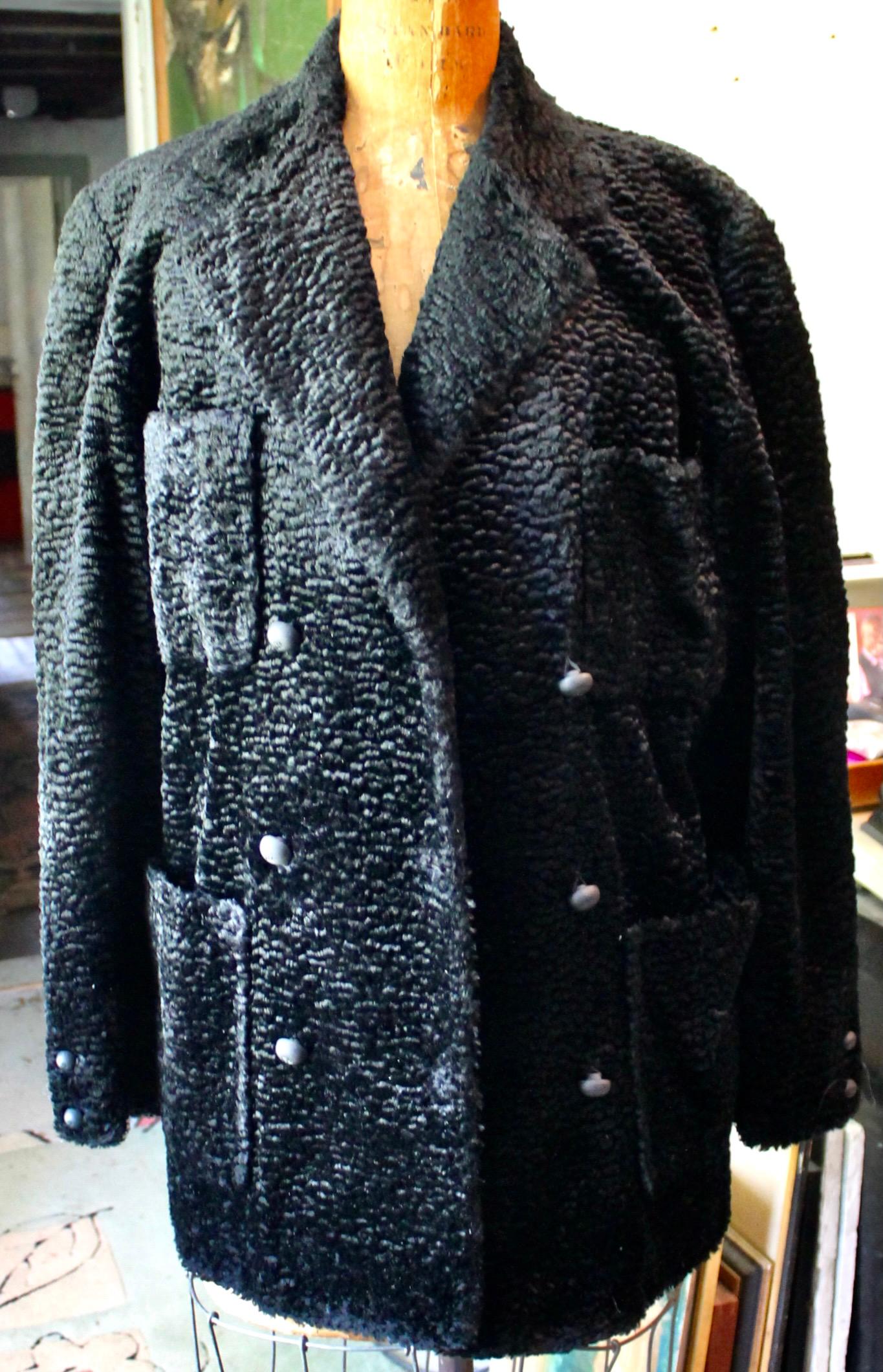 Fendi 365 Karl Lagerfeld Schwarzer Kurzer Mantel aus Kunstgewebe Astrakhan  Damen im Angebot