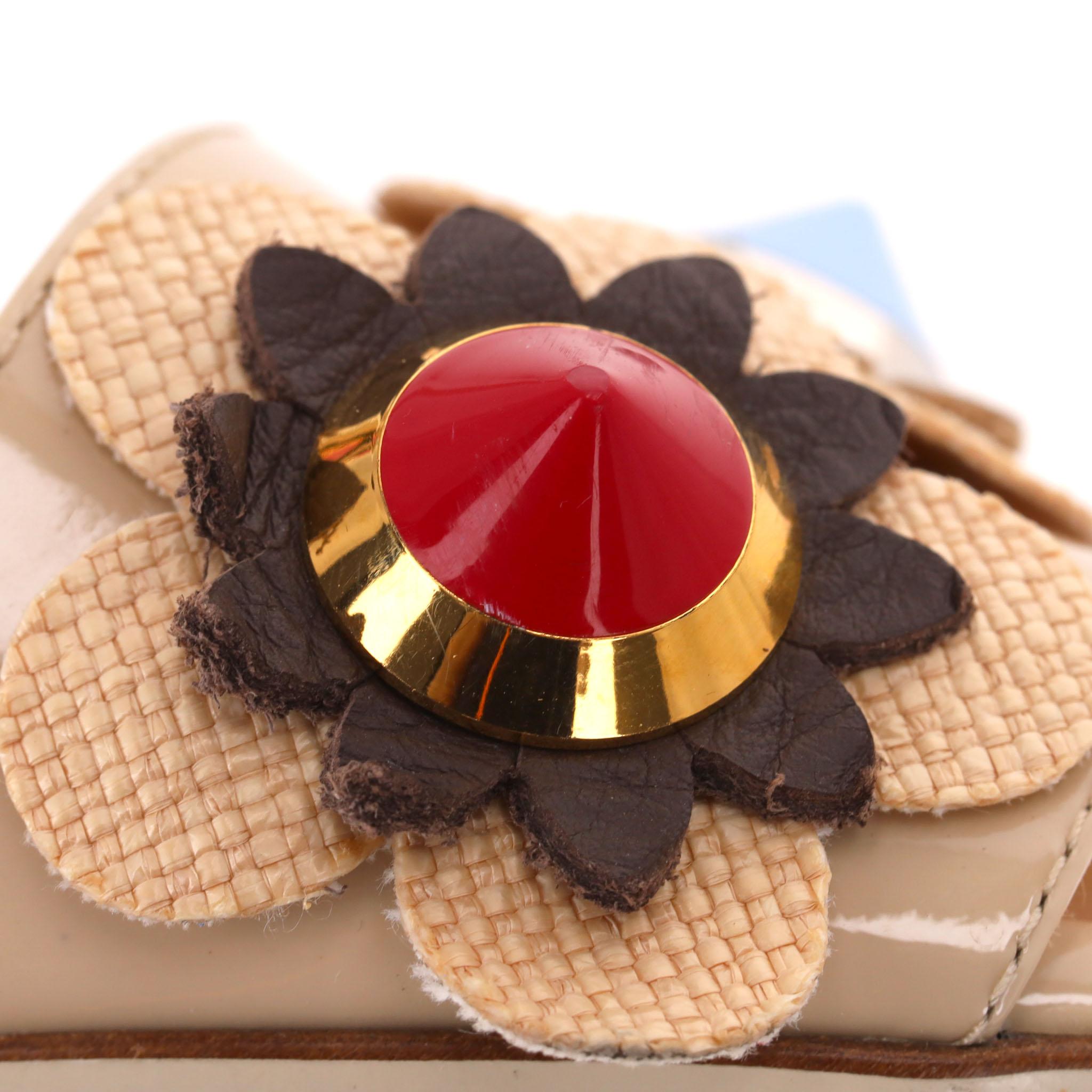 Fendi 3D Flowerland Pantoletten aus Lackleder mit Absatz im Angebot 4