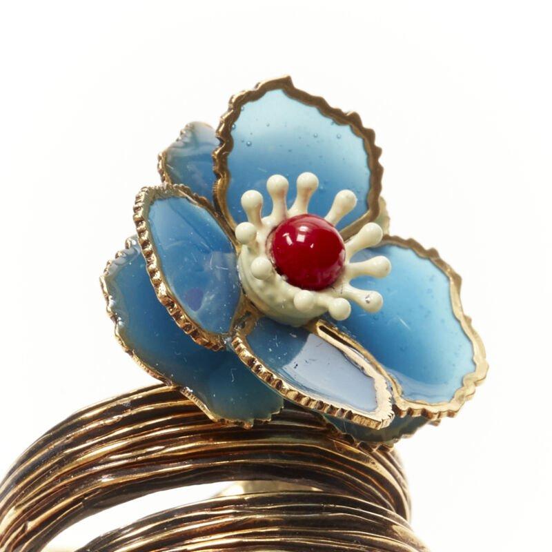 FENDI 8AG827 gold tone blue floral petal spiral statement ring US7 M
Reference: ANWU/A00150
Brand: Fendi
Material: Metal
Color: Gold, Blue
Pattern: Floral

CONDITION:
Condition: Excellent, this item was pre-owned and is in excellent condition.