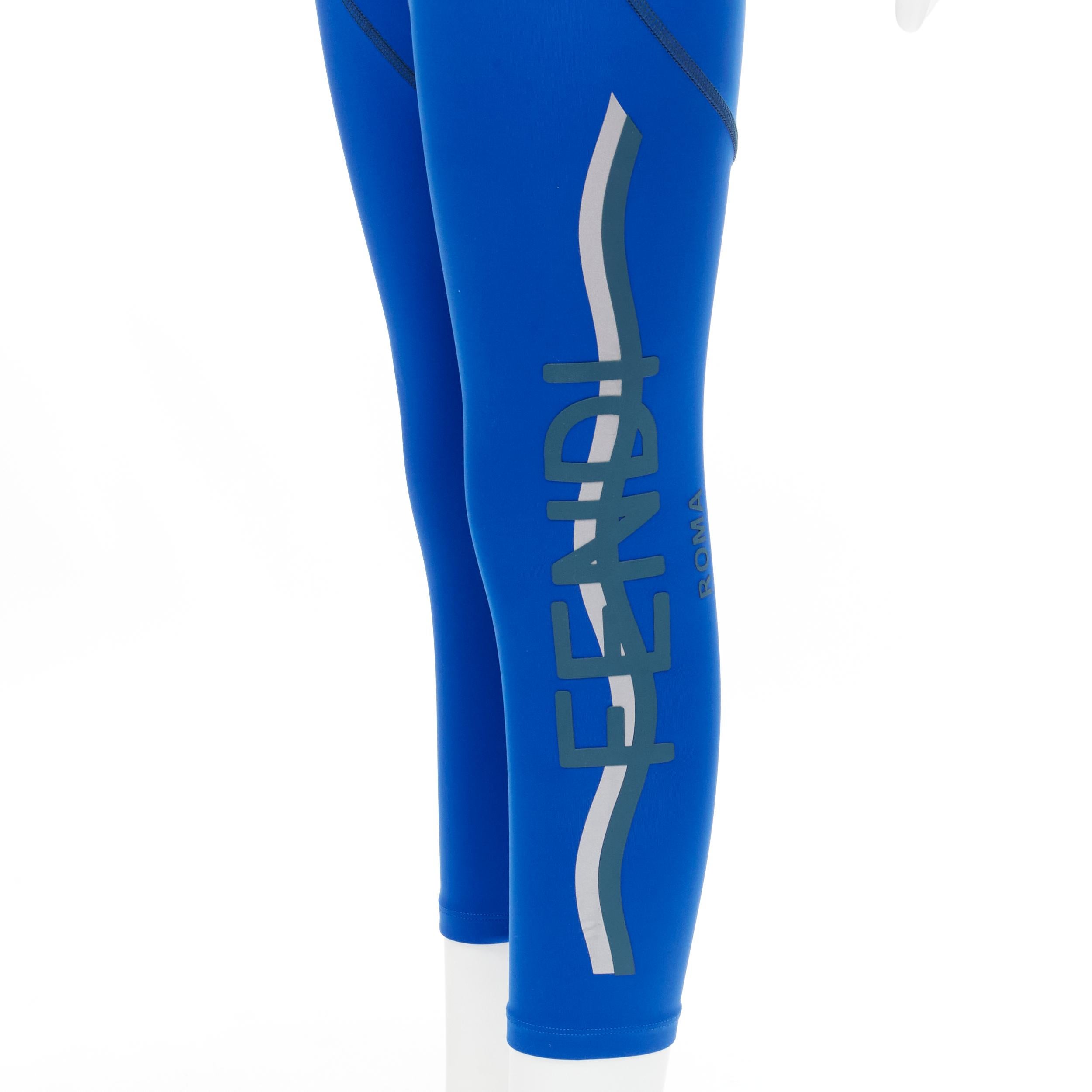 FENDI Activewear Kobaltblaue Sport Leggings mit reflektierendem Silber-Logo XS (Blau) im Angebot