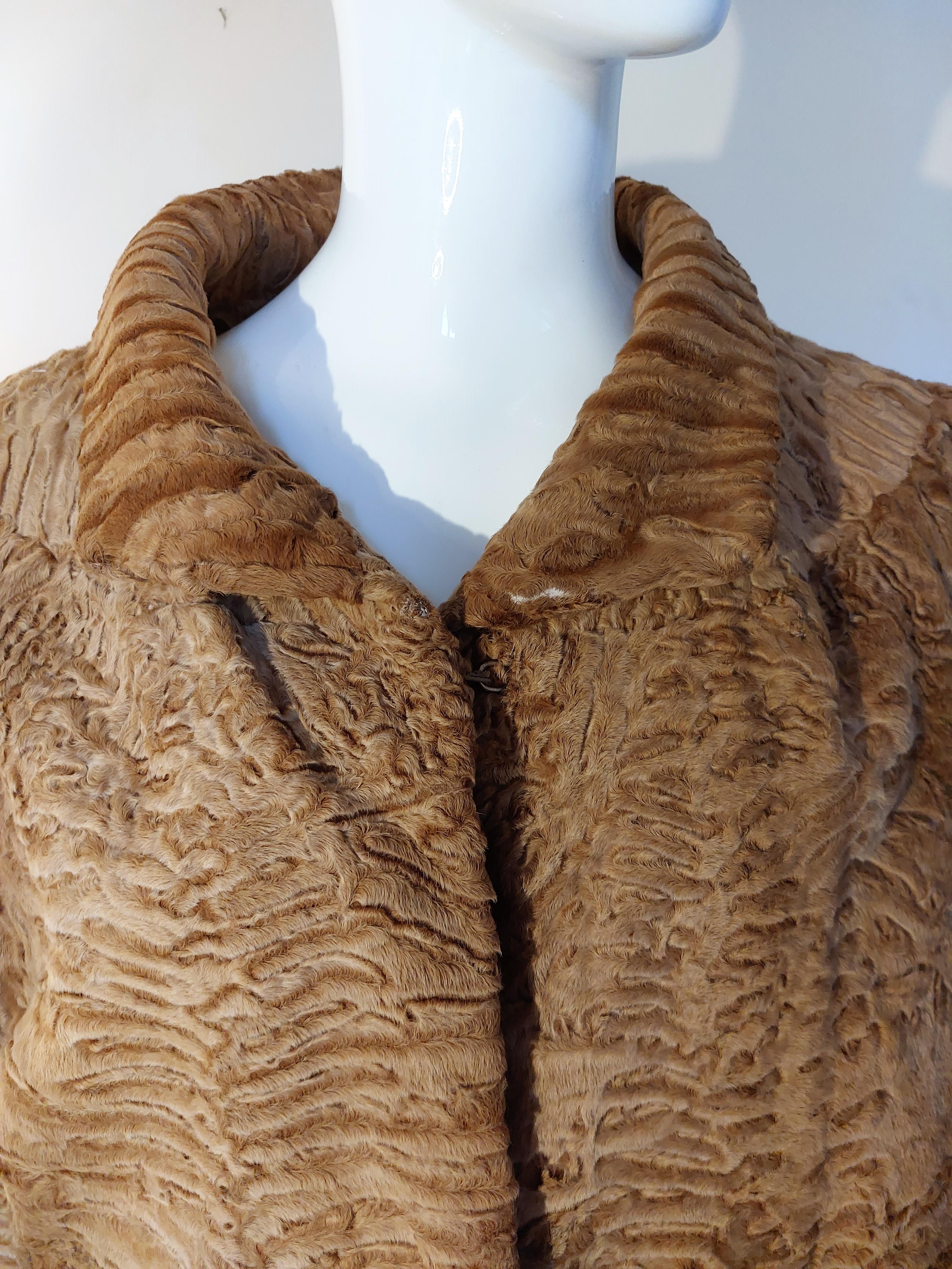 Fendi Alta Moda Fronta Roma by  Ciwifurs Leather Fur Animal Print Leopard Jacket Brown Coat 

Très bon état !
Mesures : Taille idéale pour M/L.
D'une aisselle à l'autre : 54 cm
D'une épaule à l'autre : 48 cm
Longueur : 60-65 cm
Longueur des manches