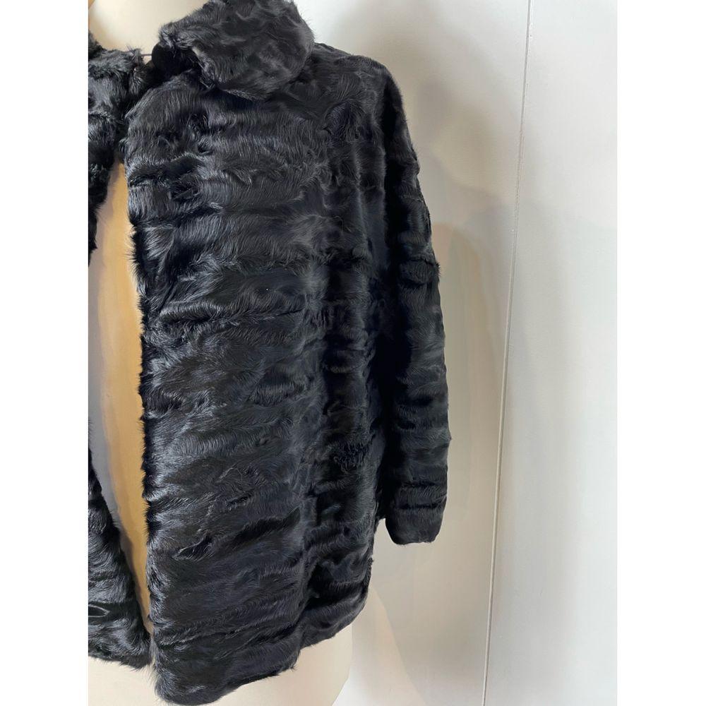 Fendi Astrakhan Short Vest in Black In Good Condition For Sale In Carnate, IT