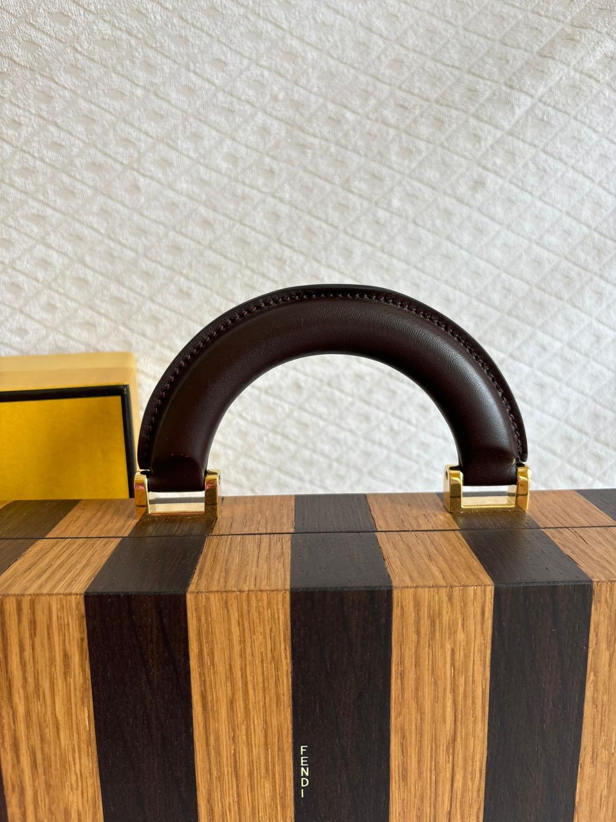 Set da gioco Backgammon di Fendi in vendita 4