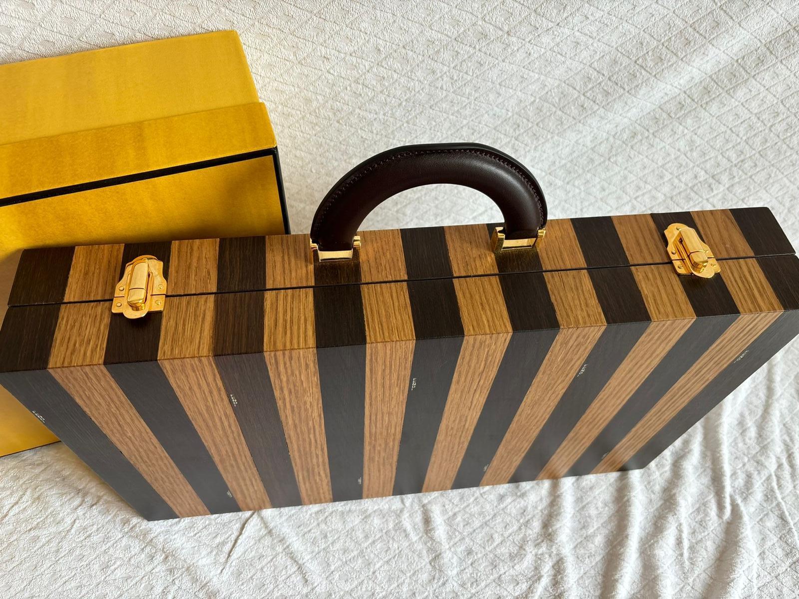 Legno Set da gioco Backgammon di Fendi in vendita
