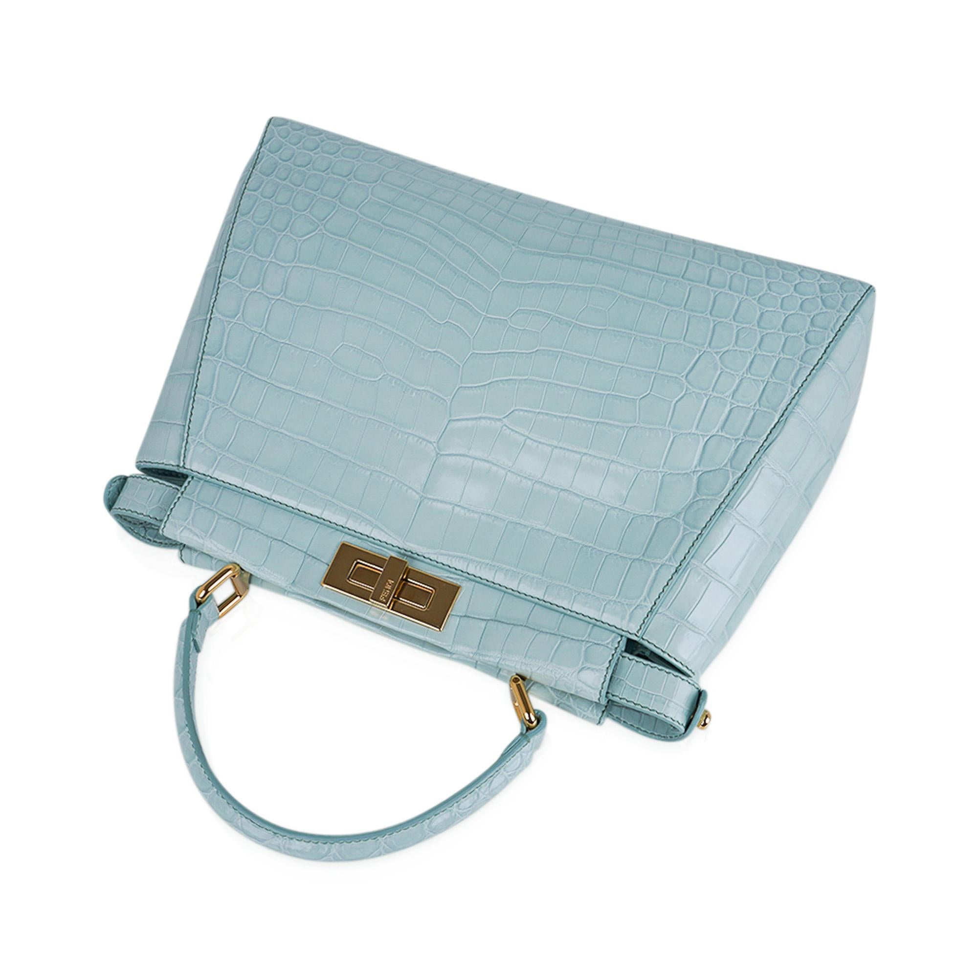 Bleu Sac Fendi Peekaboo Mint Crocodile Medium Satchel Pastel Ice Blue en vente