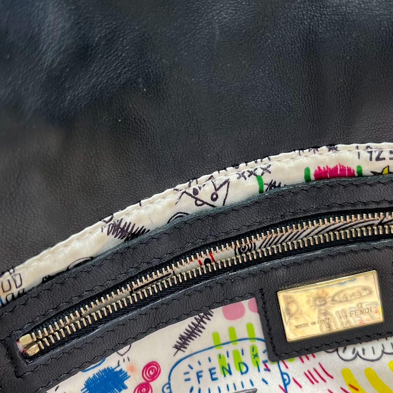 Fendi Baguette 1997 Re-edition 3D Embossed Black Leather Shoulder Bag Baguette 1997 Re-edition 3D Embossed Black Leather Baguette 1997 Re-edition 3D Embossed Black Shoulder bag en vente 6