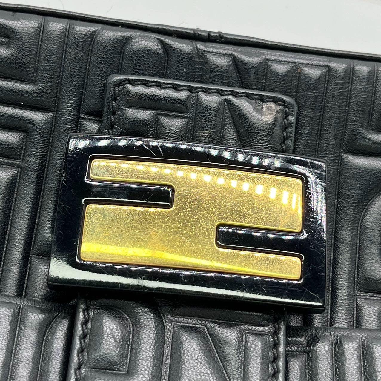Fendi Baguette 1997 Re-edition 3D Embossed Black Leather Shoulder Bag Baguette 1997 Re-edition 3D Embossed Black Leather Baguette 1997 Re-edition 3D Embossed Black Shoulder bag en vente 11