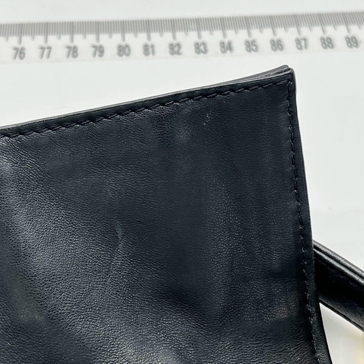 Fendi Baguette 1997 Re-edition 3D Embossed Black Leather Shoulder Bag Baguette 1997 Re-edition 3D Embossed Black Leather Baguette 1997 Re-edition 3D Embossed Black Shoulder bag en vente 12