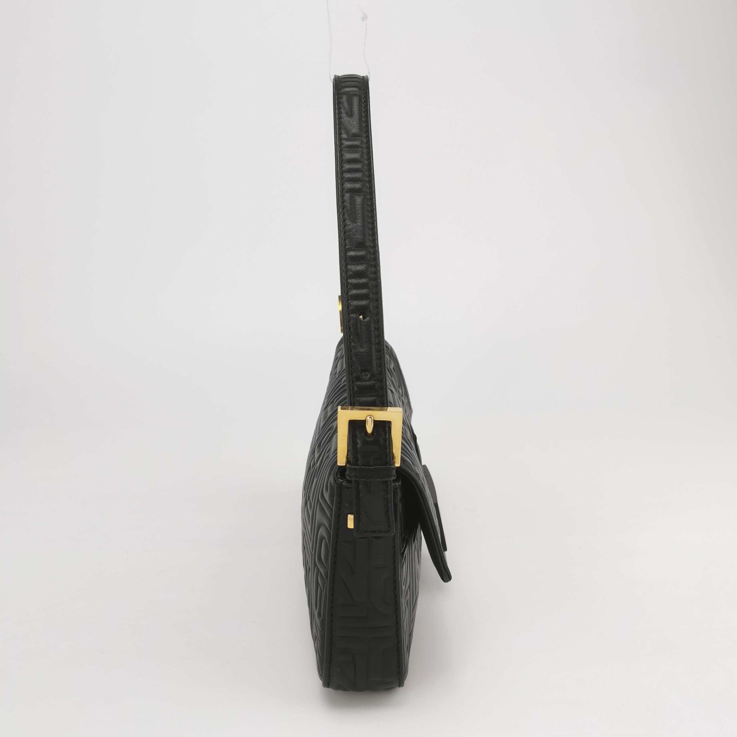 Borsa a tracolla Fendi Baguette 1997 Riedizione 3D in pelle nera goffrata In condizioni ottime in vendita a AUBERVILLIERS, FR
