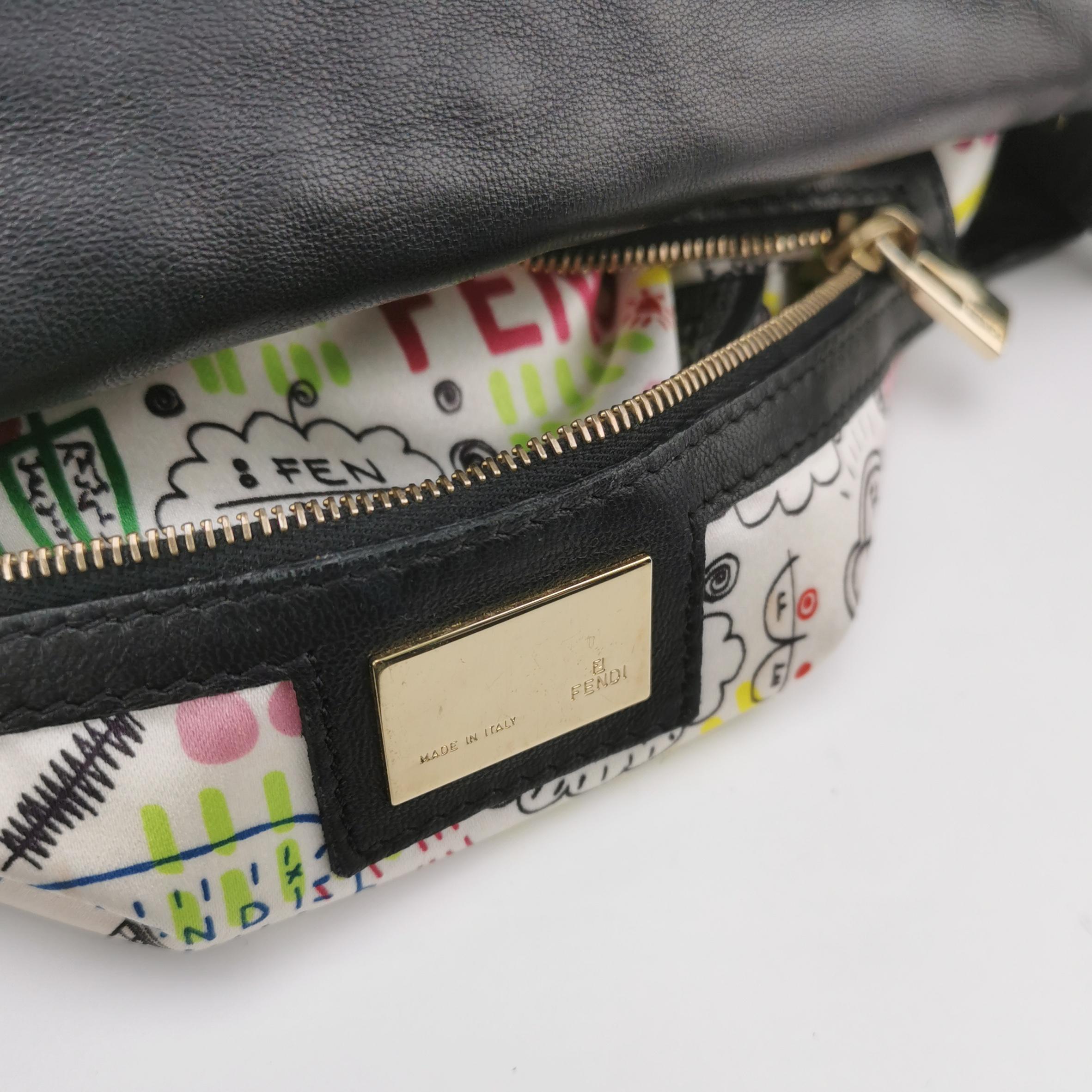 Borsa a tracolla Fendi Baguette 1997 Riedizione 3D in pelle nera goffrata in vendita 3