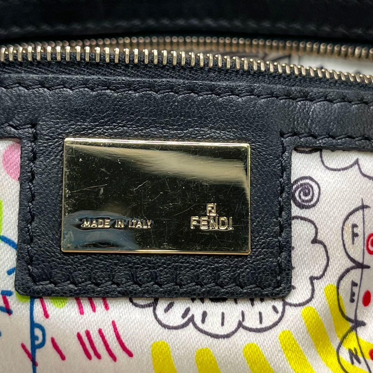 Fendi Baguette 1997 Re-edition 3D Embossed Black Leather Shoulder Bag Baguette 1997 Re-edition 3D Embossed Black Leather Baguette 1997 Re-edition 3D Embossed Black Shoulder bag en vente 3