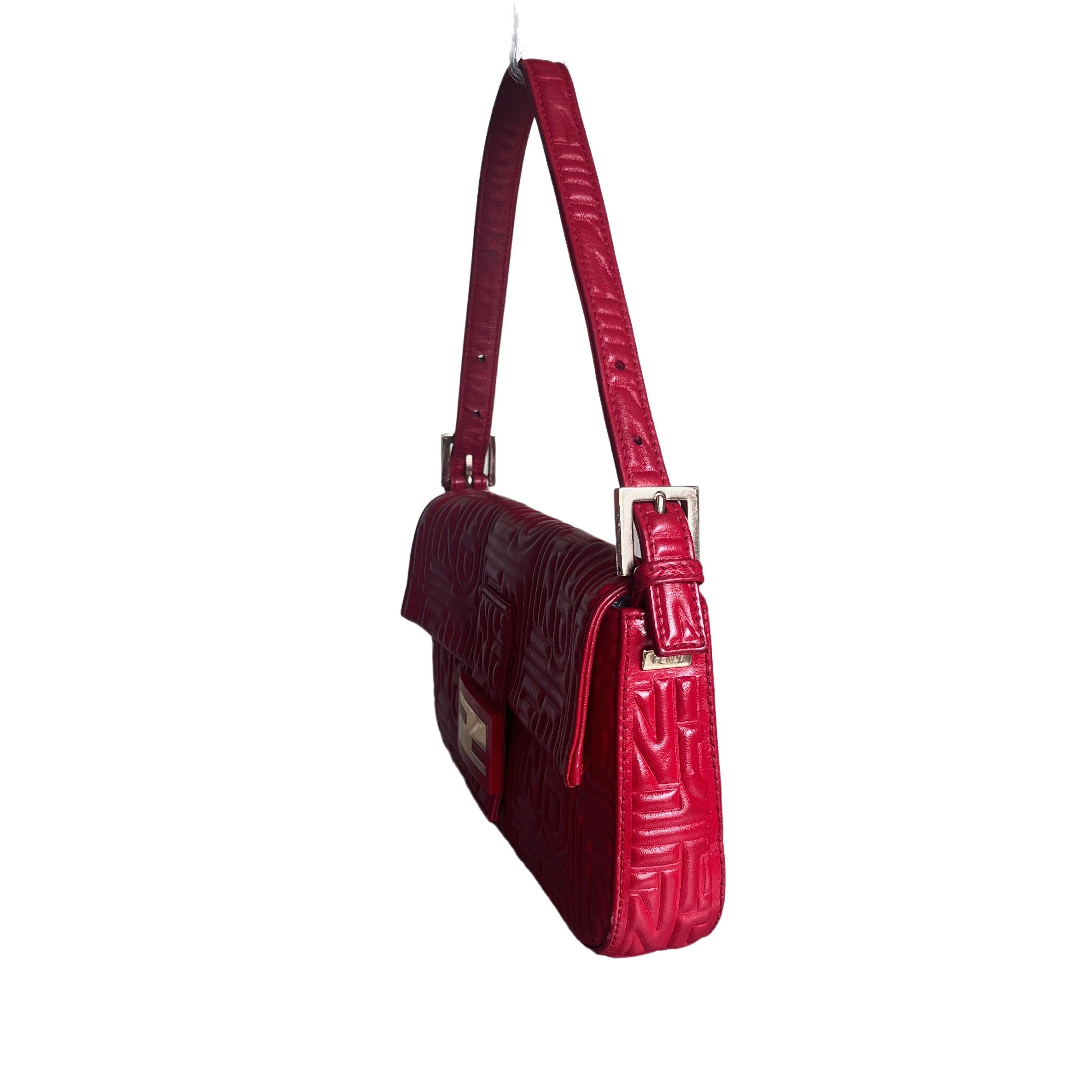 Fendi Baguette 1997 Re-edition 3D Embossed Red Leather Shoulder bag In Good Condition In AUBERVILLIERS, FR