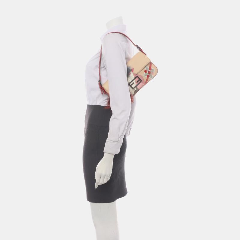 Fendi Baguette 1997 Re-edition Bird Motif Fur Leather Beige Shoulder bag
 These are professional photos of the actual bag.
  
 Model: Fendi BaguetteSize: MediumCondition: Very good vintage conditionExterior Material: LeatherExterior Color: