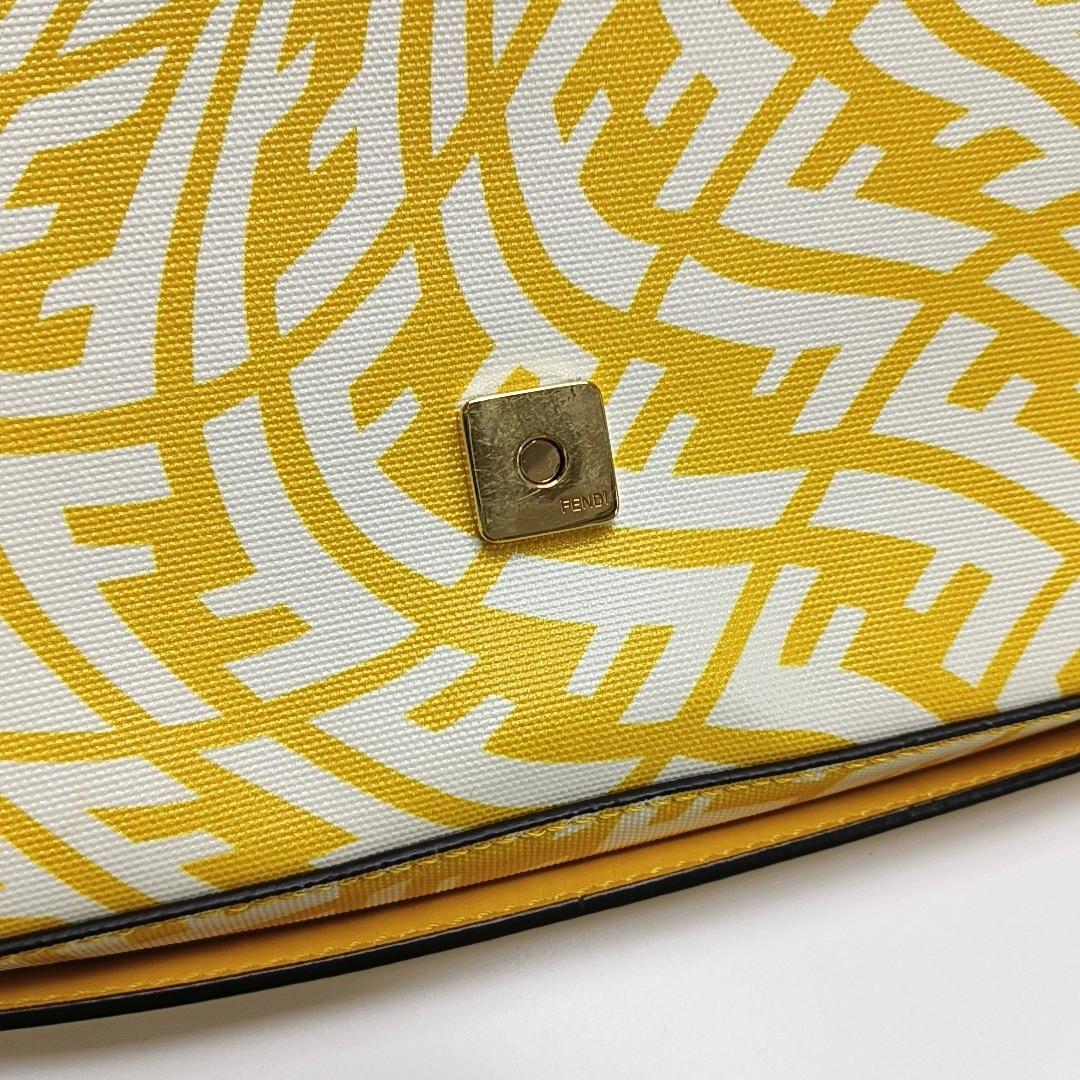 Fendi Baguette 1997 Re-edition Yellow Psychedelic Print Canvas Shoulder Bag en vente 2