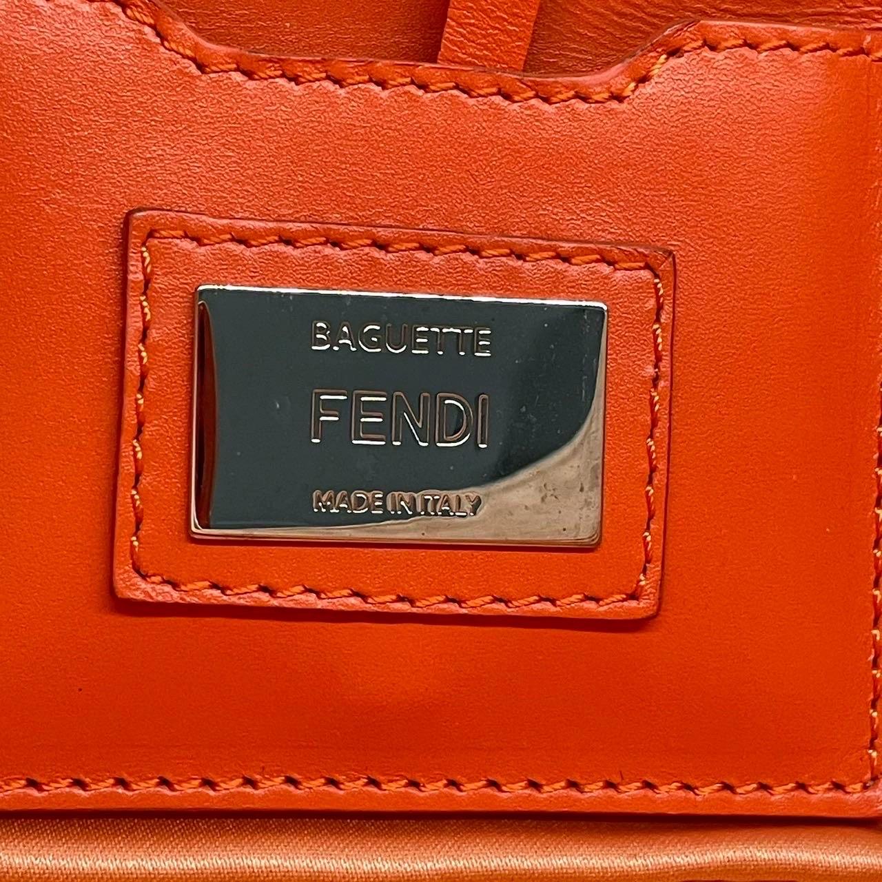Fendi Baguette 1997 White Blue Red Sequins Orange Satin Lining Shoulder Bag en vente 6