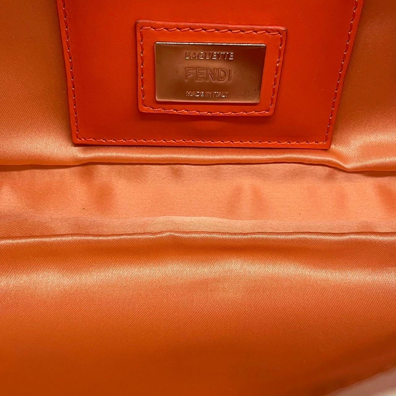 Fendi Baguette 1997 White Blue Red Sequins Orange Satin Lining Shoulder Bag en vente 11