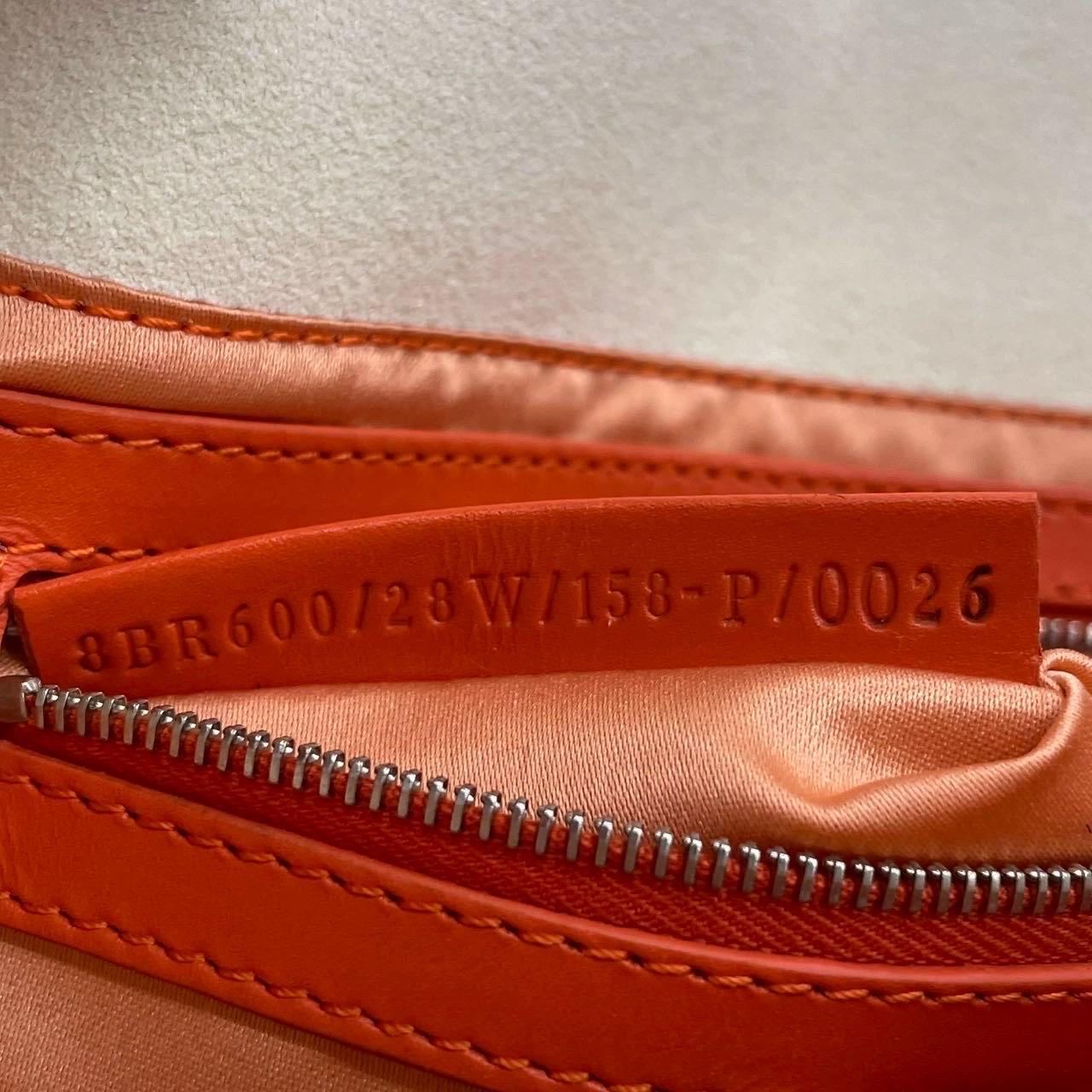 Fendi Baguette 1997 White Blue Red Sequins Orange Satin Lining Shoulder Bag en vente 5