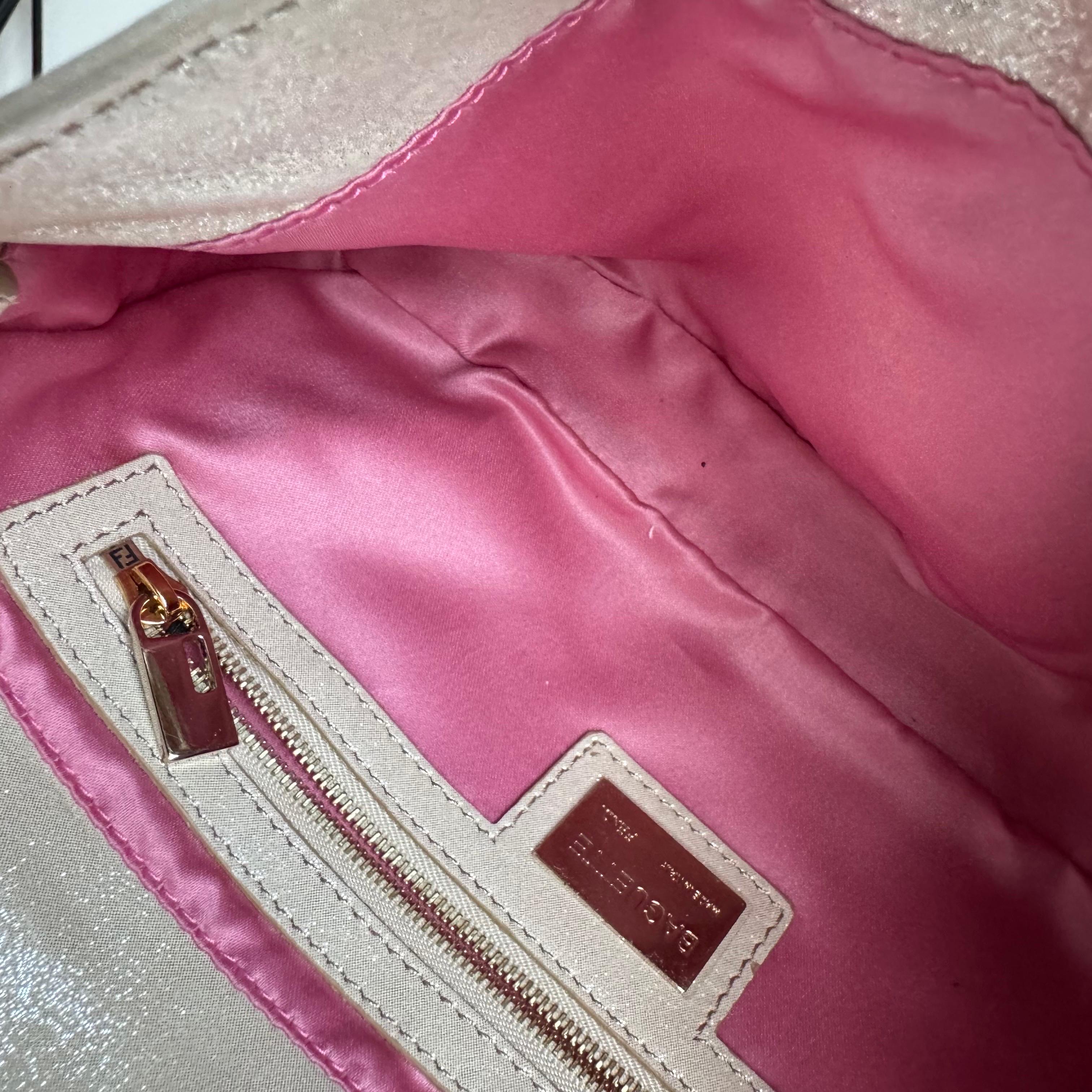 FENDI Baguette 1997 White Pearlescent Fabric Crystal Buckle Shoulder Bag 9