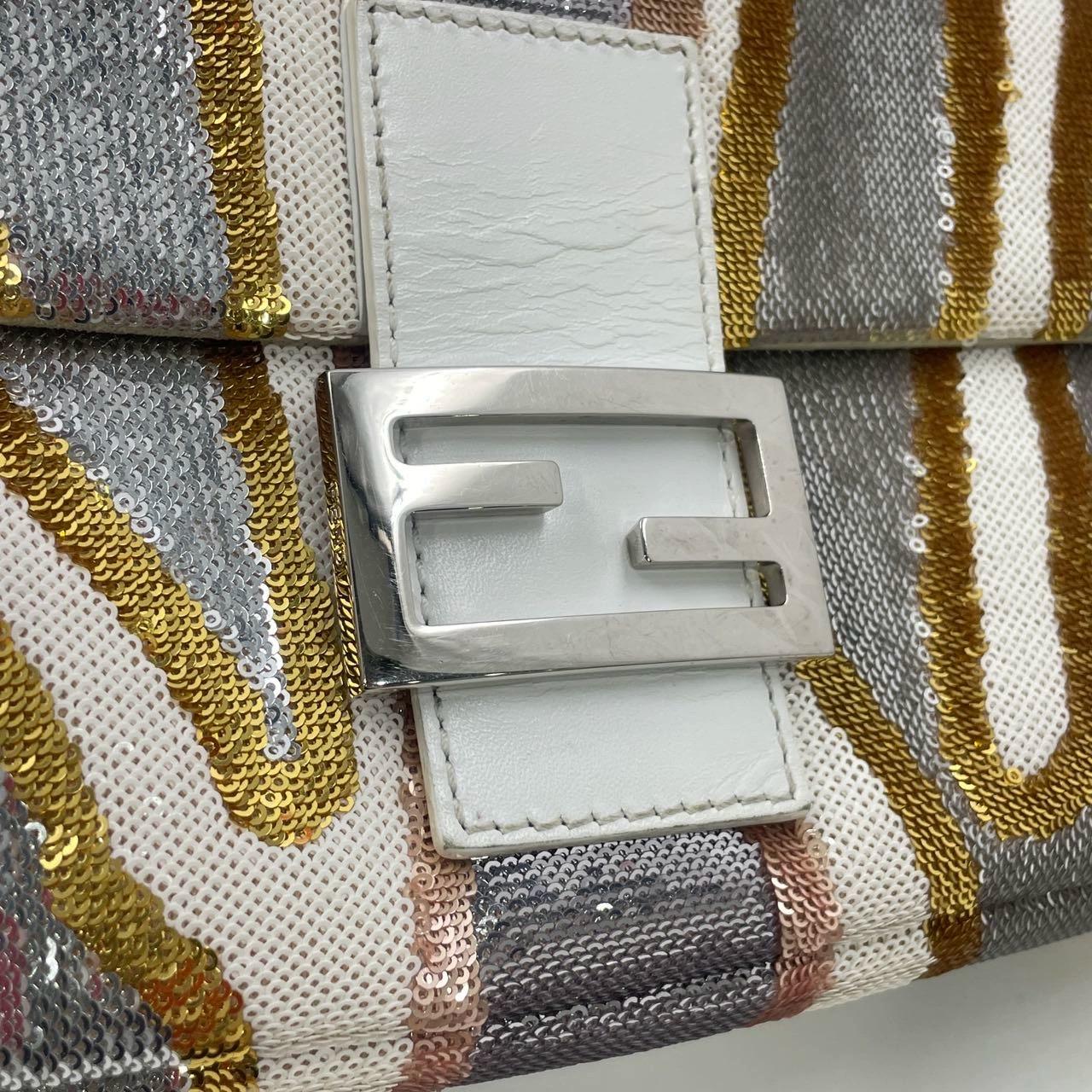 Fendi Baguette 1997 Zebra-Stripe Sequin Bianco e Silver in vendita 5