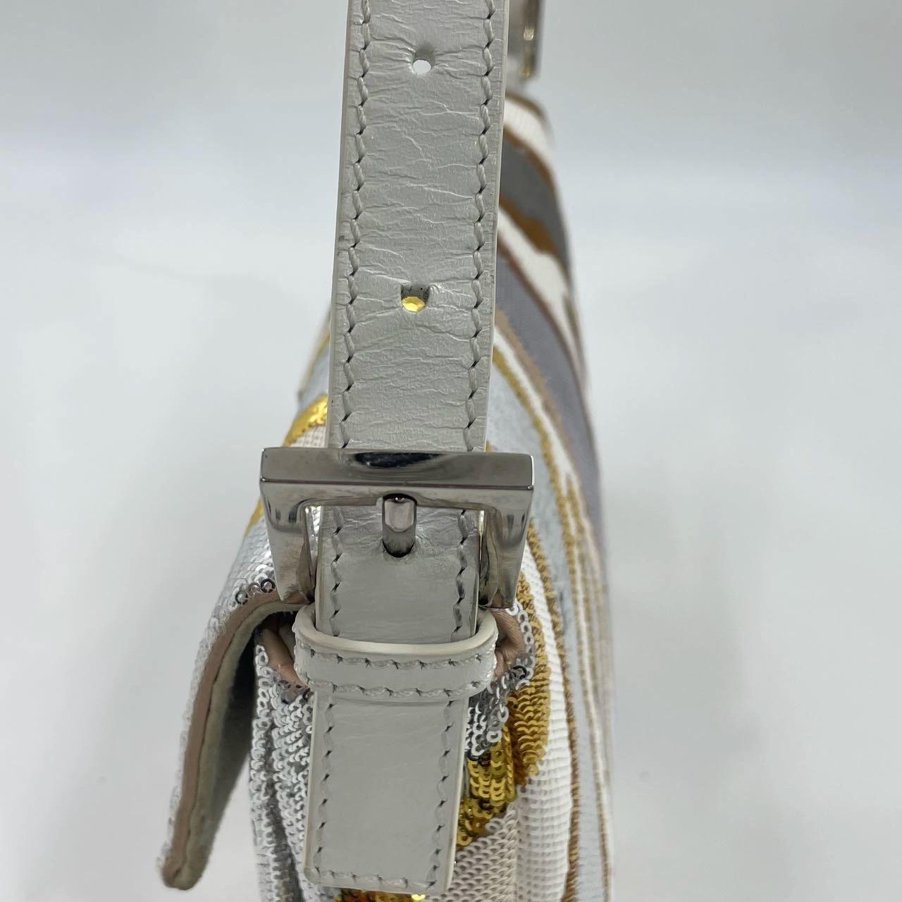 Fendi Baguette 1997 Zebra-Stripe Sequin Bianco e Silver in vendita 12