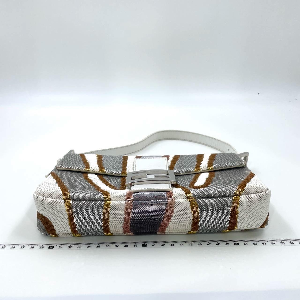 Grigio Fendi Baguette 1997 Zebra-Stripe Sequin Bianco e Silver in vendita