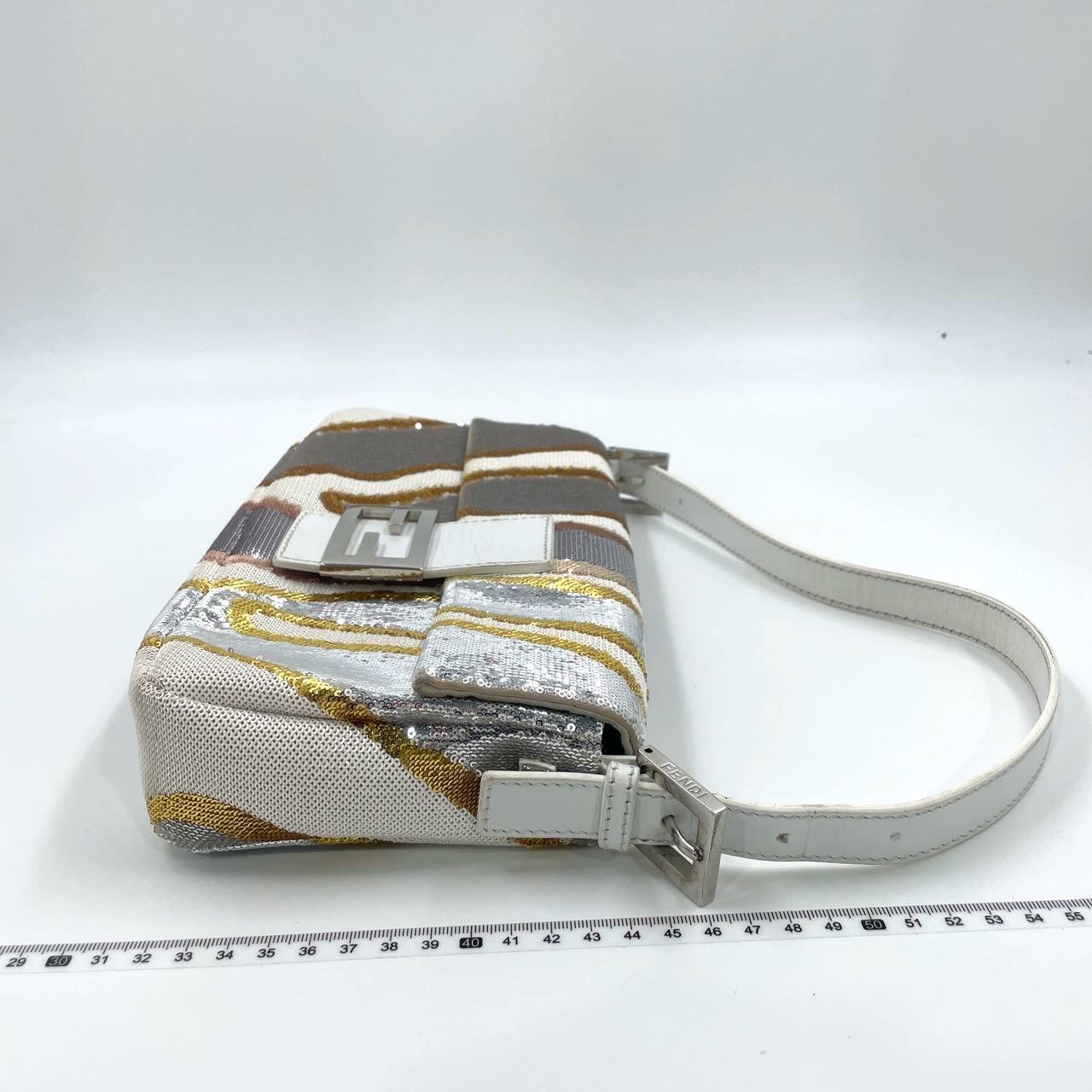 Fendi Baguette 1997 Zebra-Stripe Sequin Bianco e Silver In condizioni ottime in vendita a AUBERVILLIERS, FR